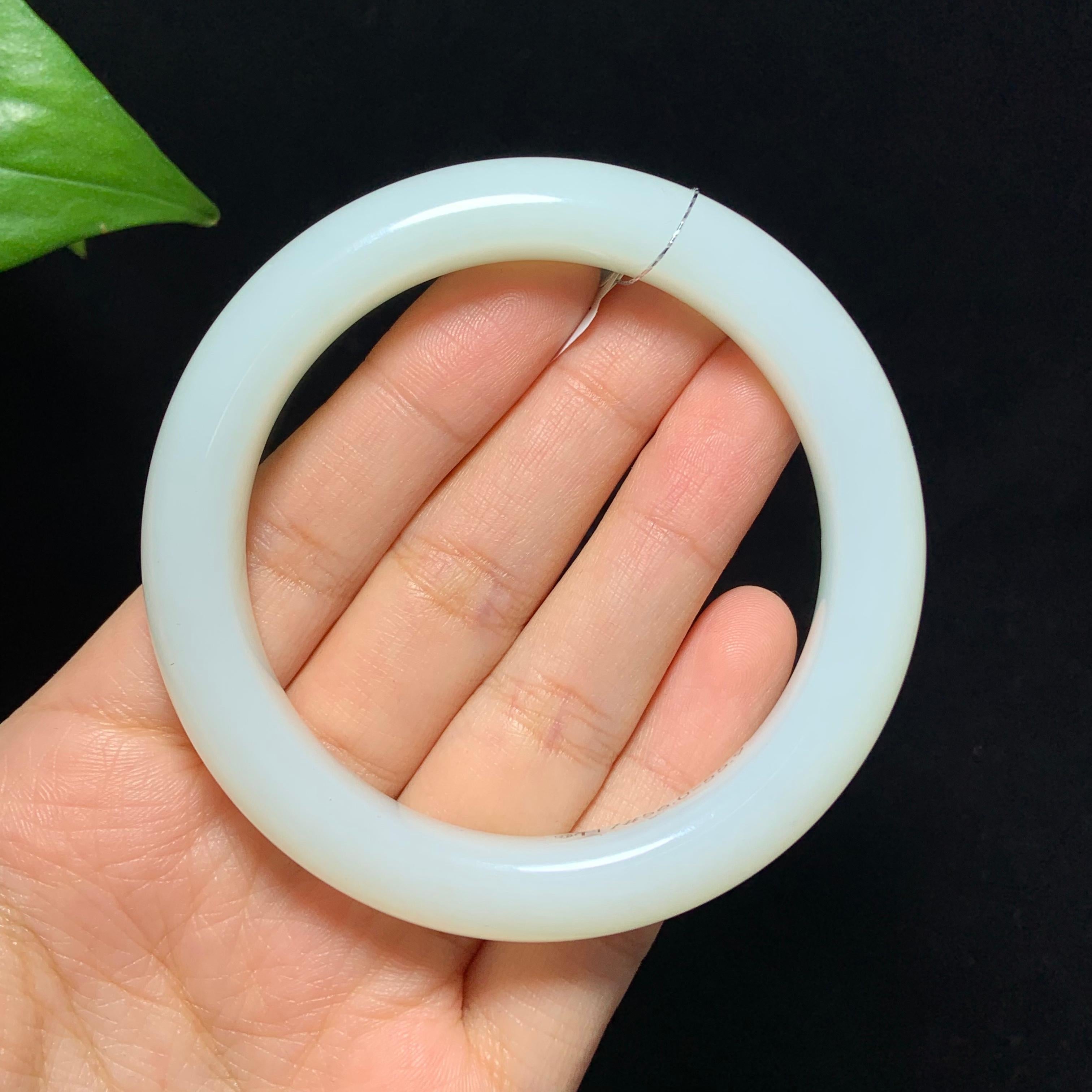 收藏级和田山料羊脂白玉手镯（56.0g）