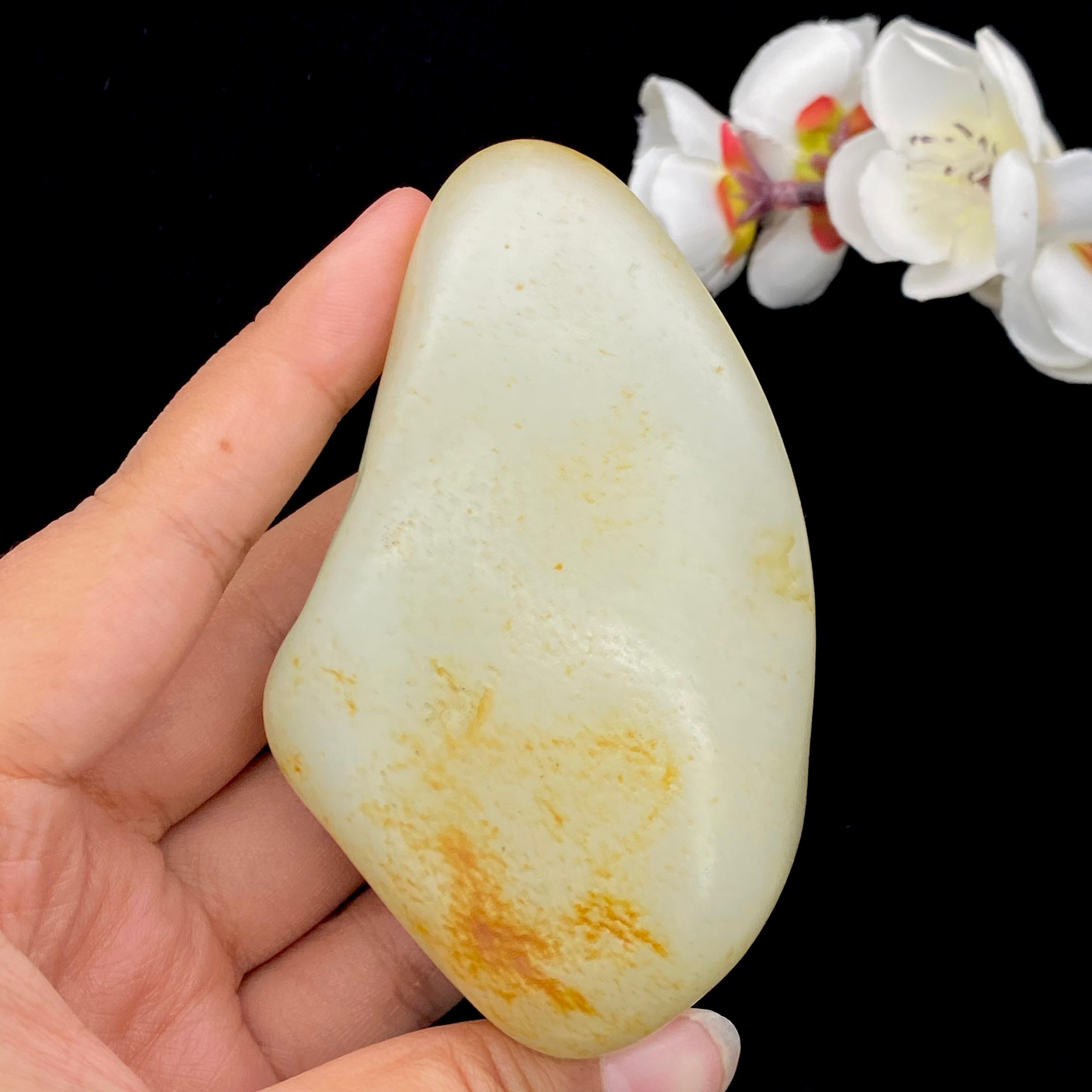 和田玉洒红皮籽料手把件（308.7g）