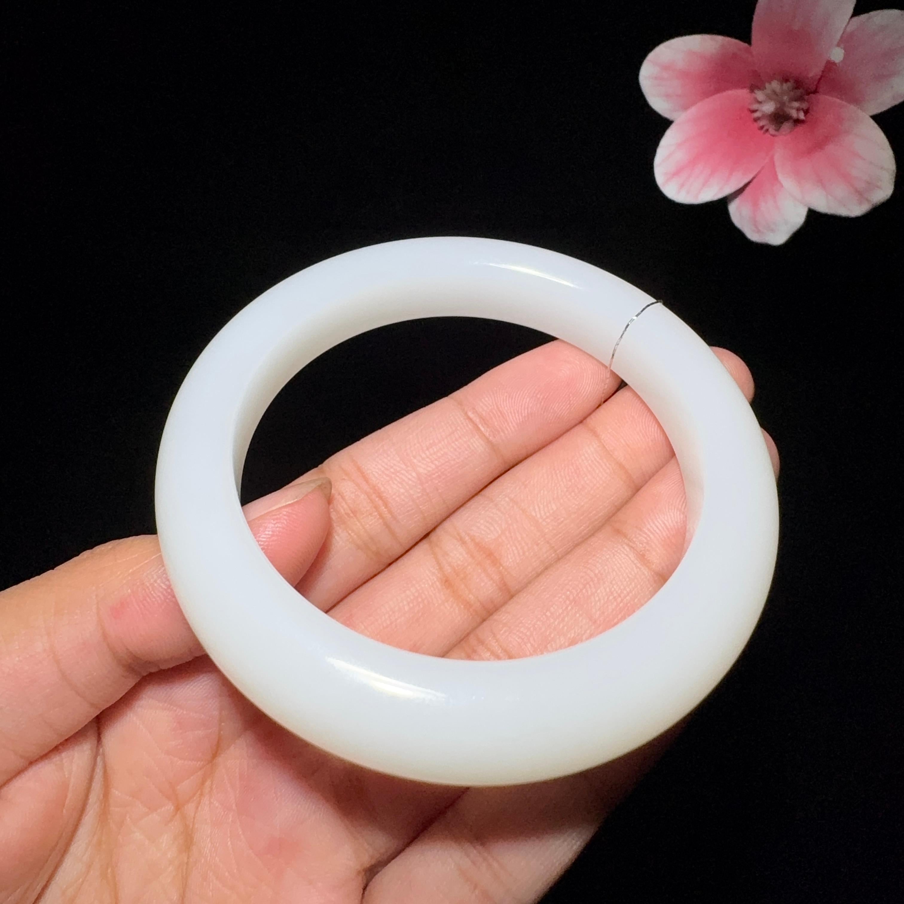 和田玉羊脂白玉手镯（60.2g）