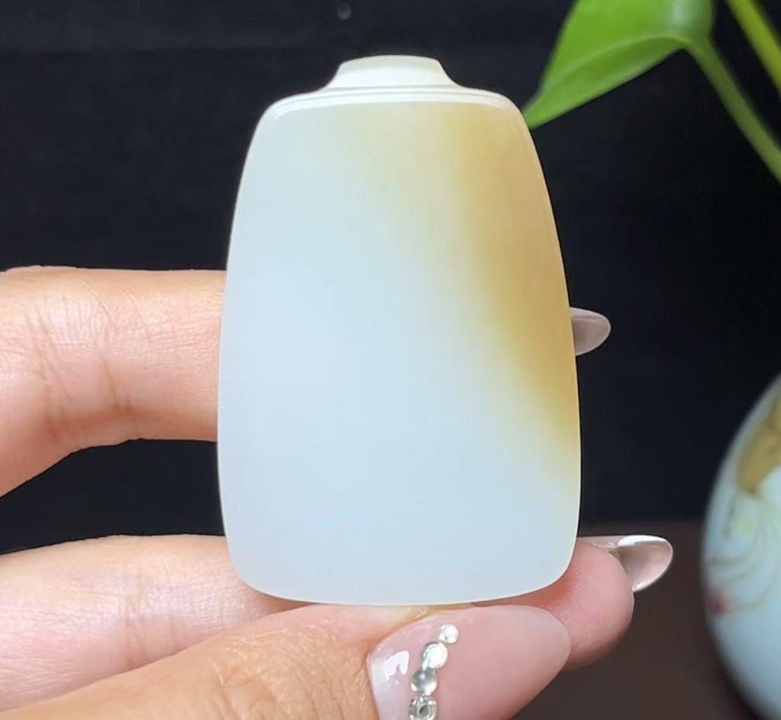 新疆和田玉且末糖羊脂玉平安无事牌（28.7g）