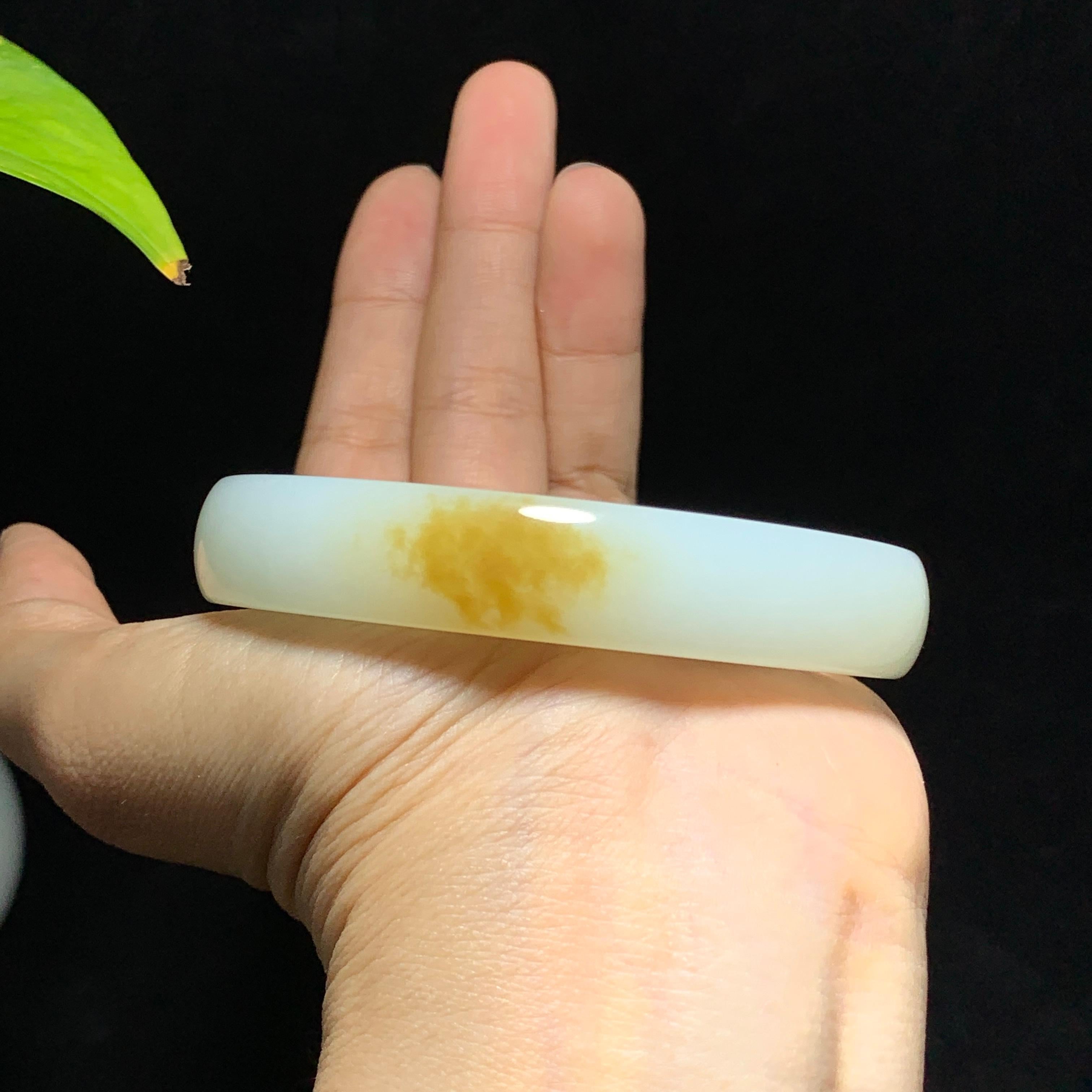 和田山料糖白玉手镯（85.3g）