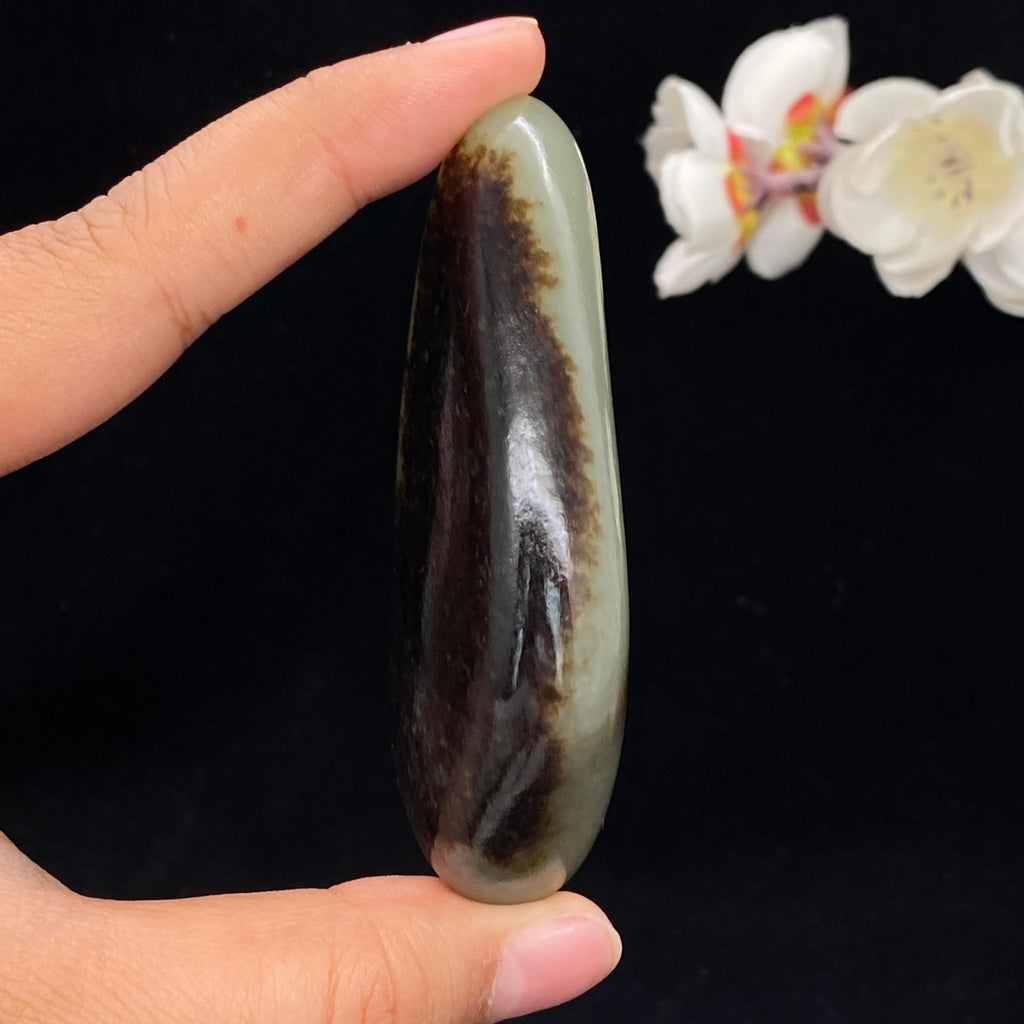 和田玉聚黑皮籽料手把件（120.2g）