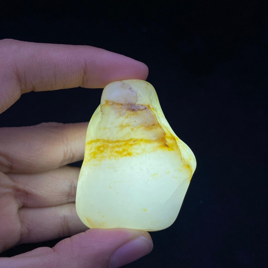 和田玉洒金皮籽料原石（84.9g）