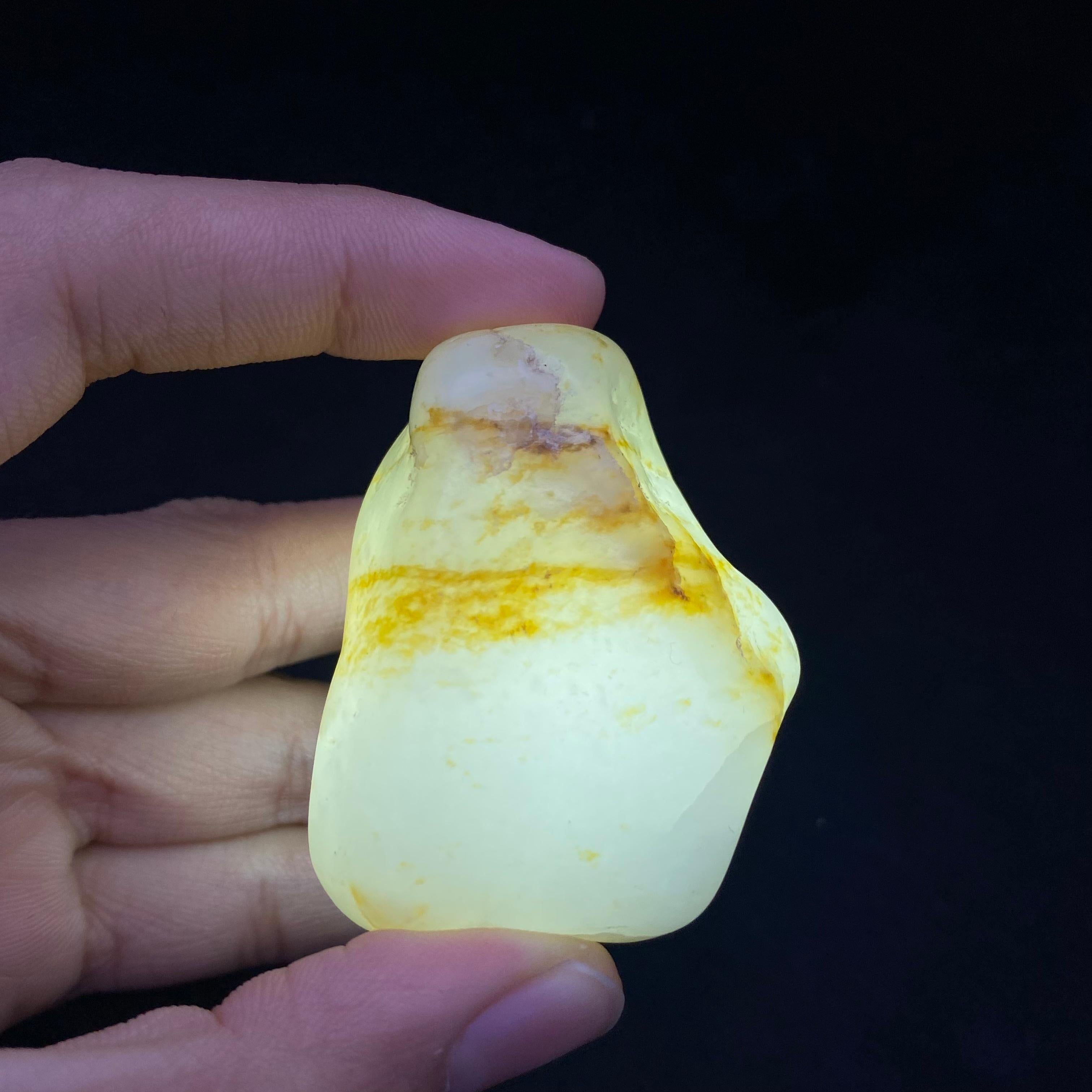和田玉洒金皮籽料原石（84.9g）