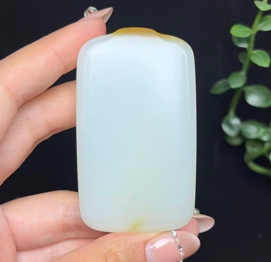 和田玉且末糖白羊脂玉守护平安无事牌（81.6g）