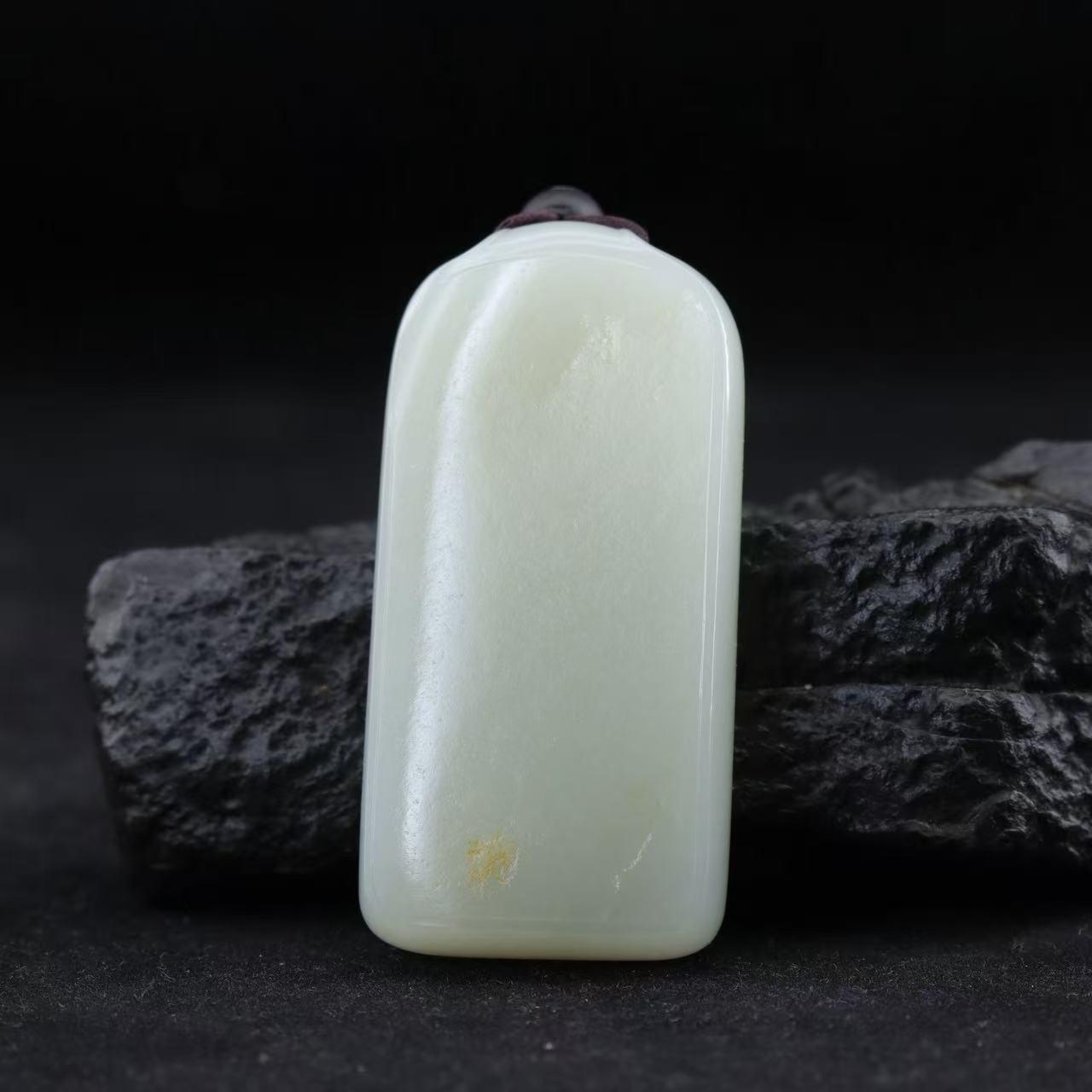 和田玉洒金皮无事牌（61.7g）
