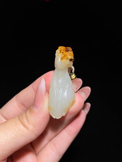 和田玉籽料玉兰花挂件（15.0g）