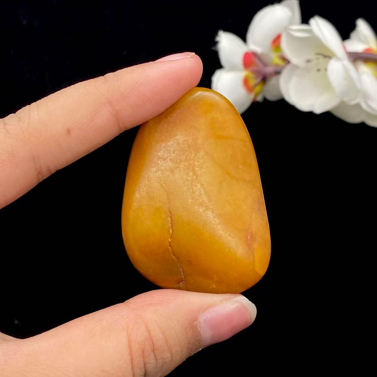 和田玉黄沁皮籽料挂件（38.4g）