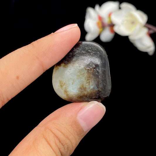 和田玉黑秋梨皮青花底籽料吊坠籽（15.2g）