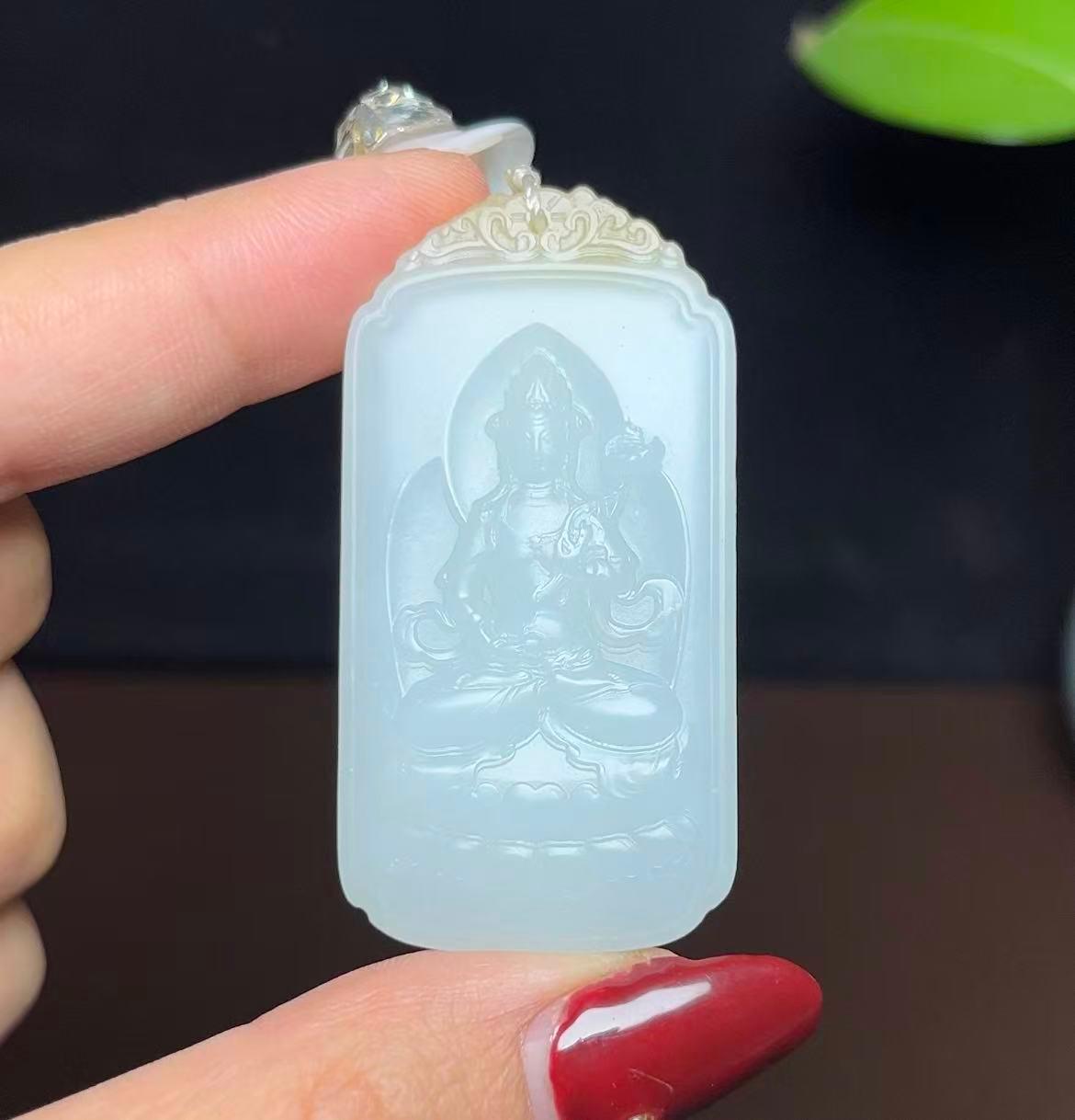 新疆和田玉且末糖白观音牌（28.9g）