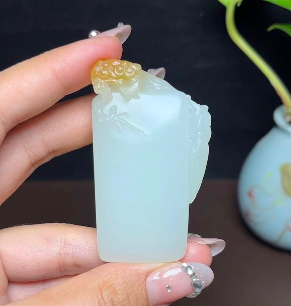 新疆和田玉且末糖一鸣惊人金蝉平安无事牌（55.0g）