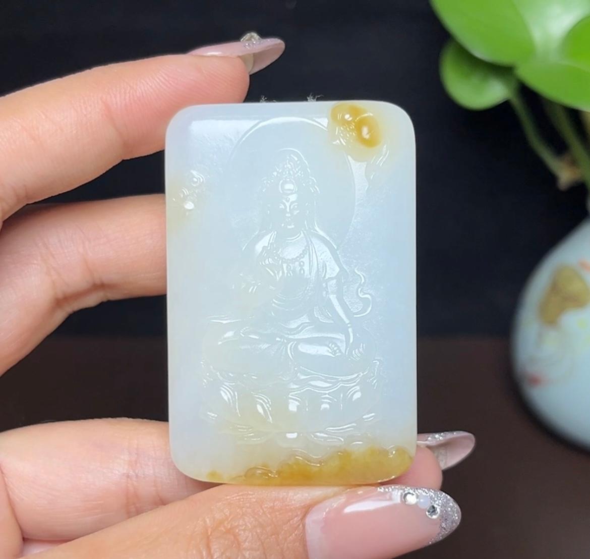 新疆和田玉且末天地糖羊脂玉观音（67.3g）