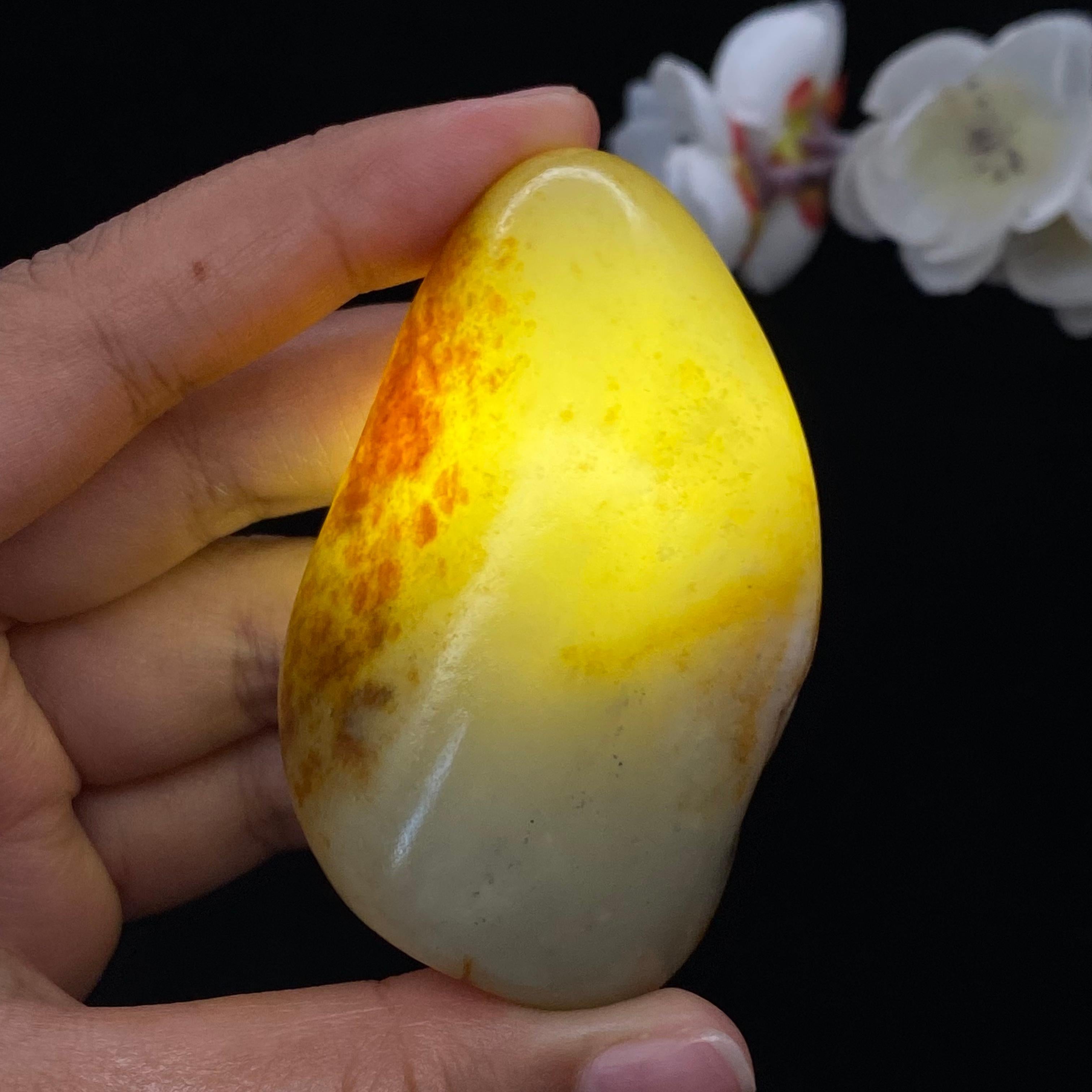 和田玉聚红皮籽料手把件（104.8g）