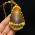 收藏传承级18 K重金镶嵌籽料挂件（98.6g）