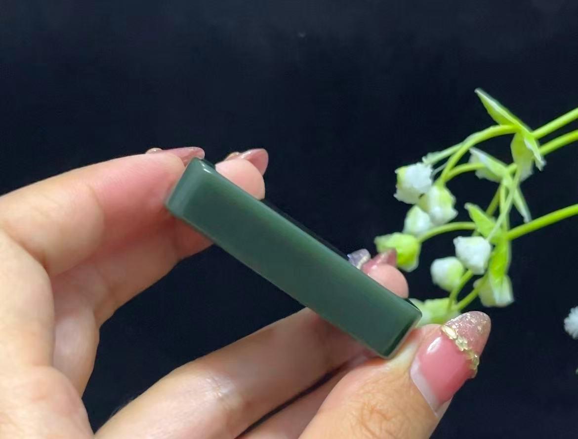 和田玉塔青平安无事牌（46.5g）