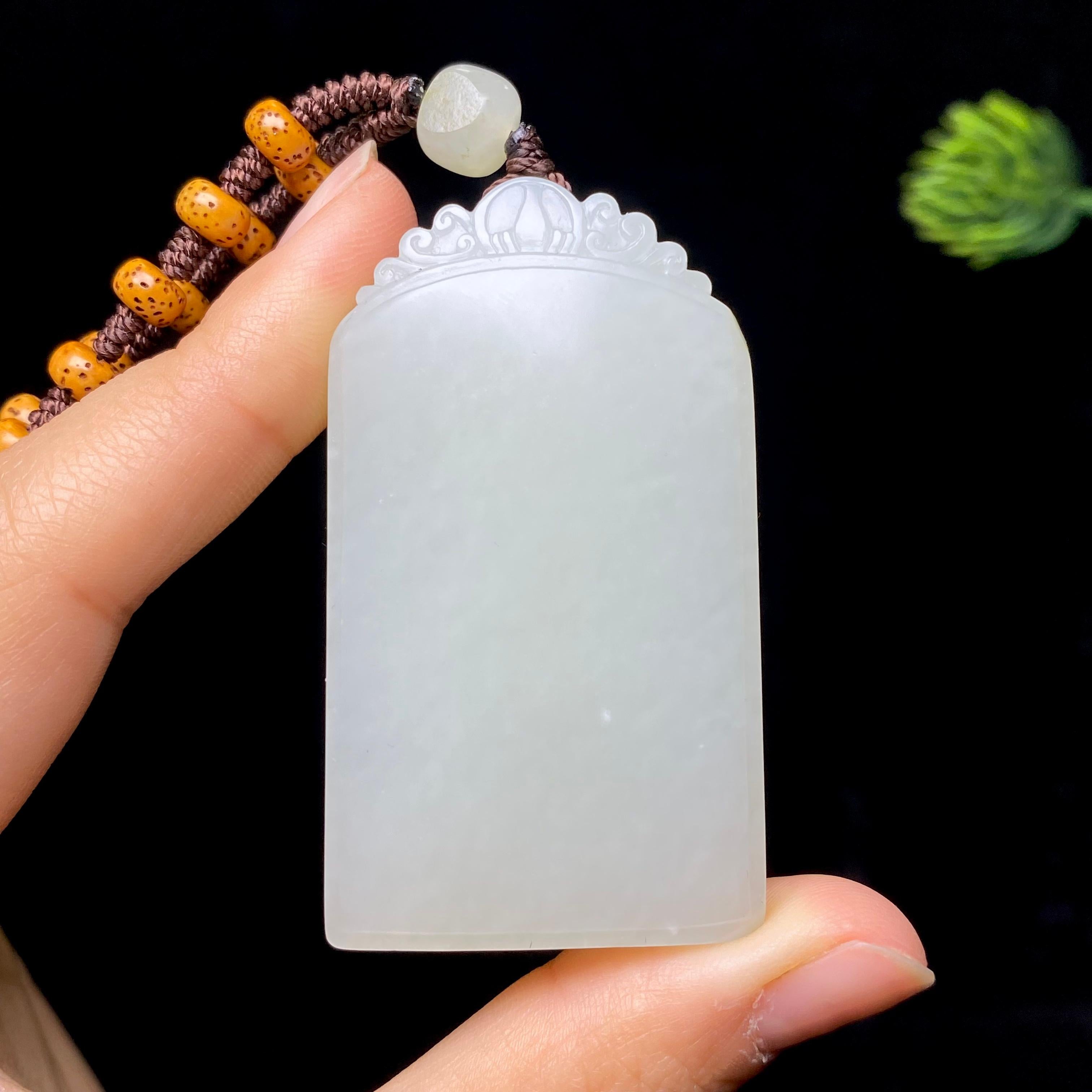 和田玉籽料无事牌（61.7g）