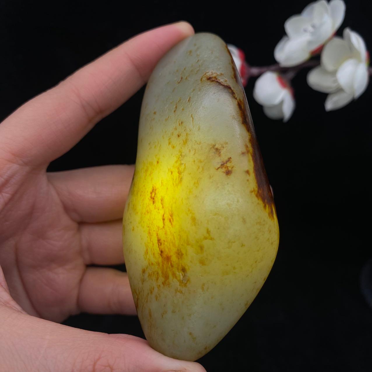 和田玉聚红皮籽料手把件（127.5g）