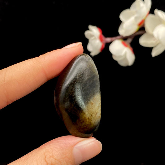 和田玉秋梨皮青花籽料原石（22.3g）