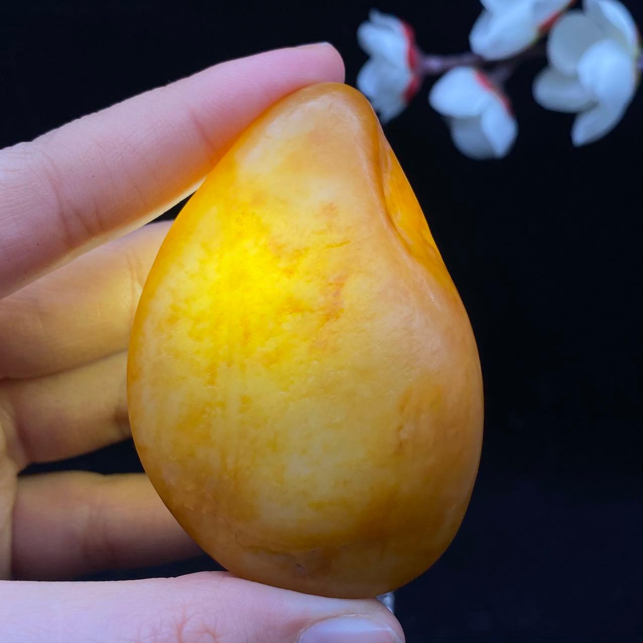 和田玉满黄皮籽料（71.8g）