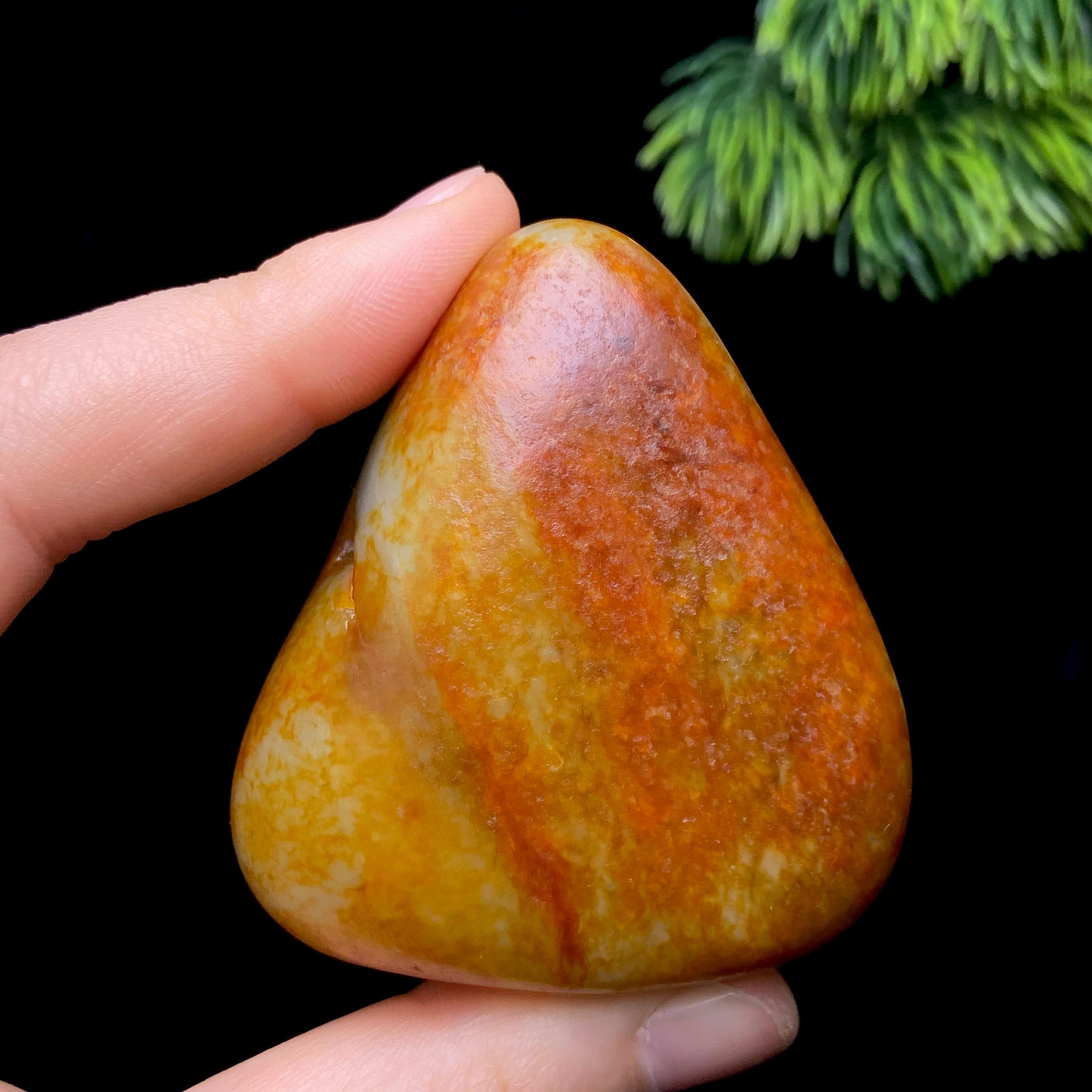 和田玉黄沁皮籽料把件（119.5g）