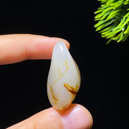 和田玉白玉红皮籽料原石（21.2g）