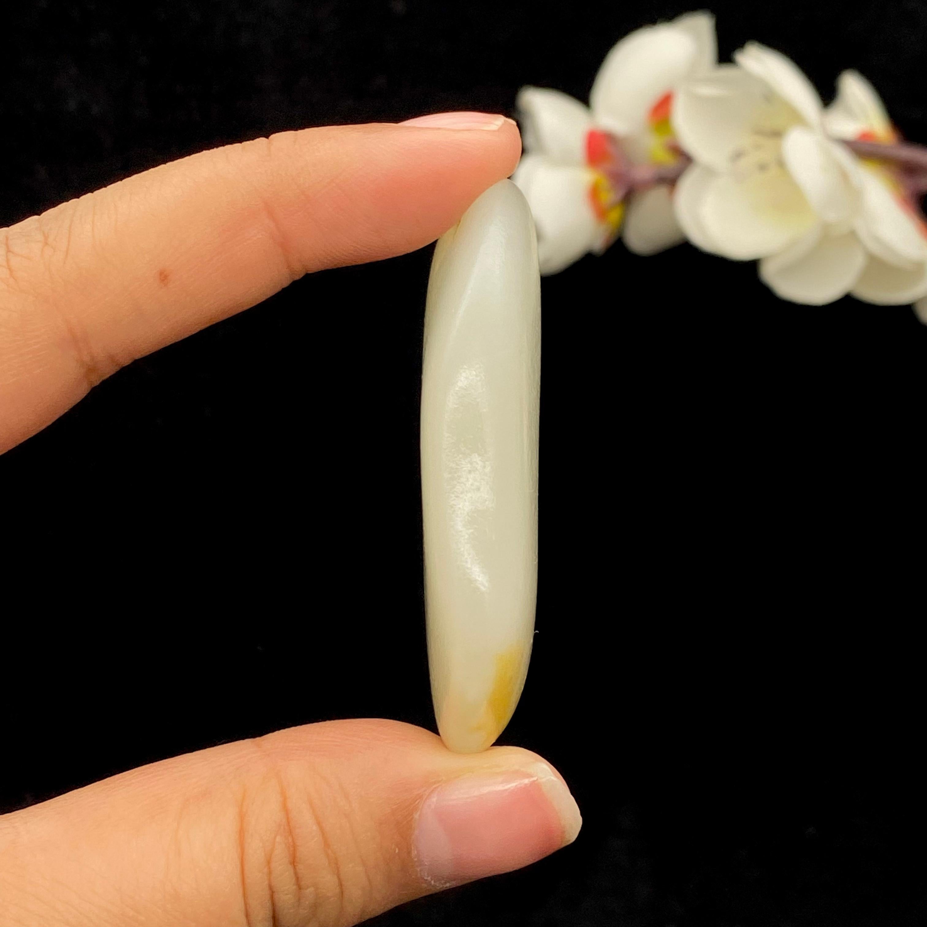 和田玉黄皮籽料挂件（30.8g）