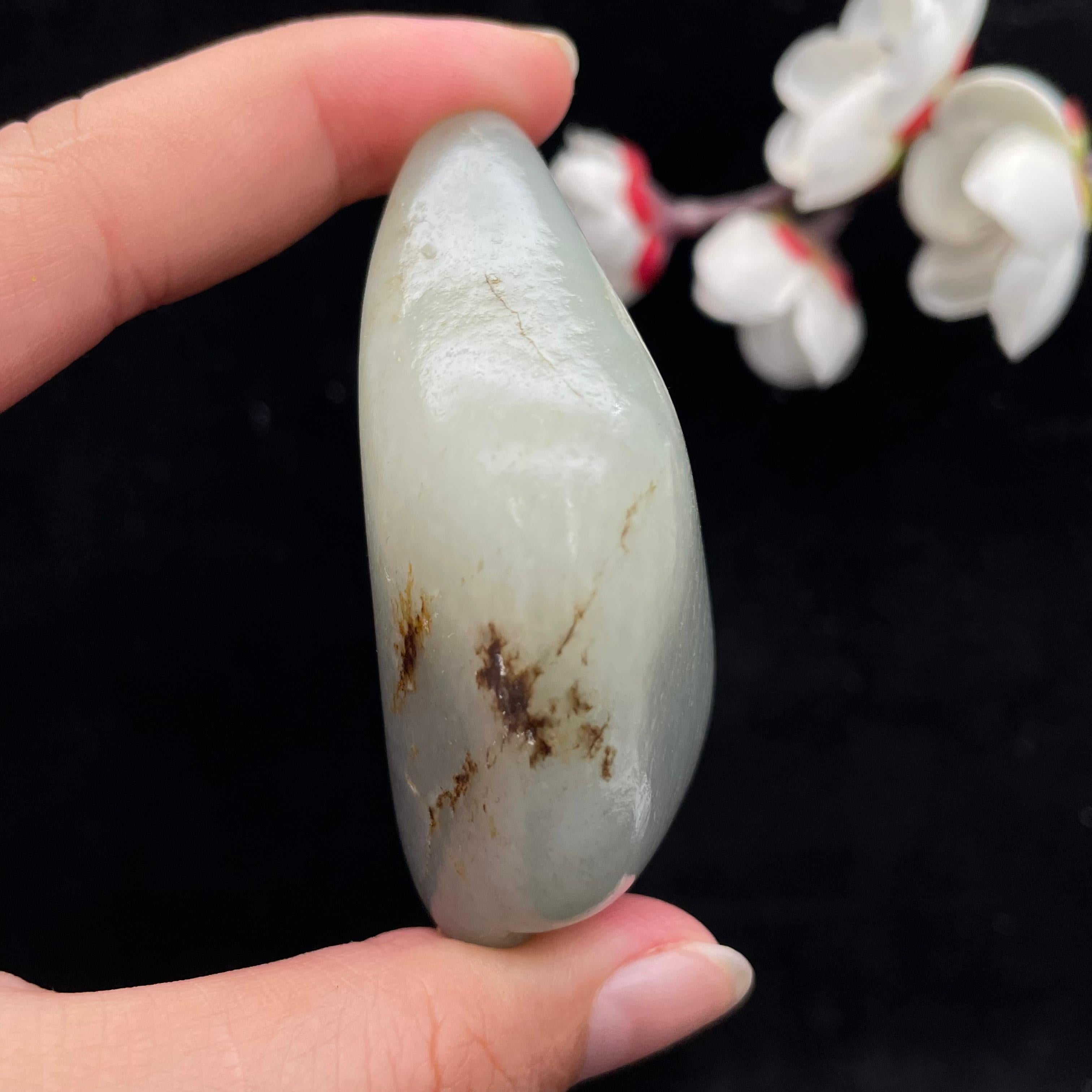 【超值推荐】和田玉青花籽料手把件（103.3g）