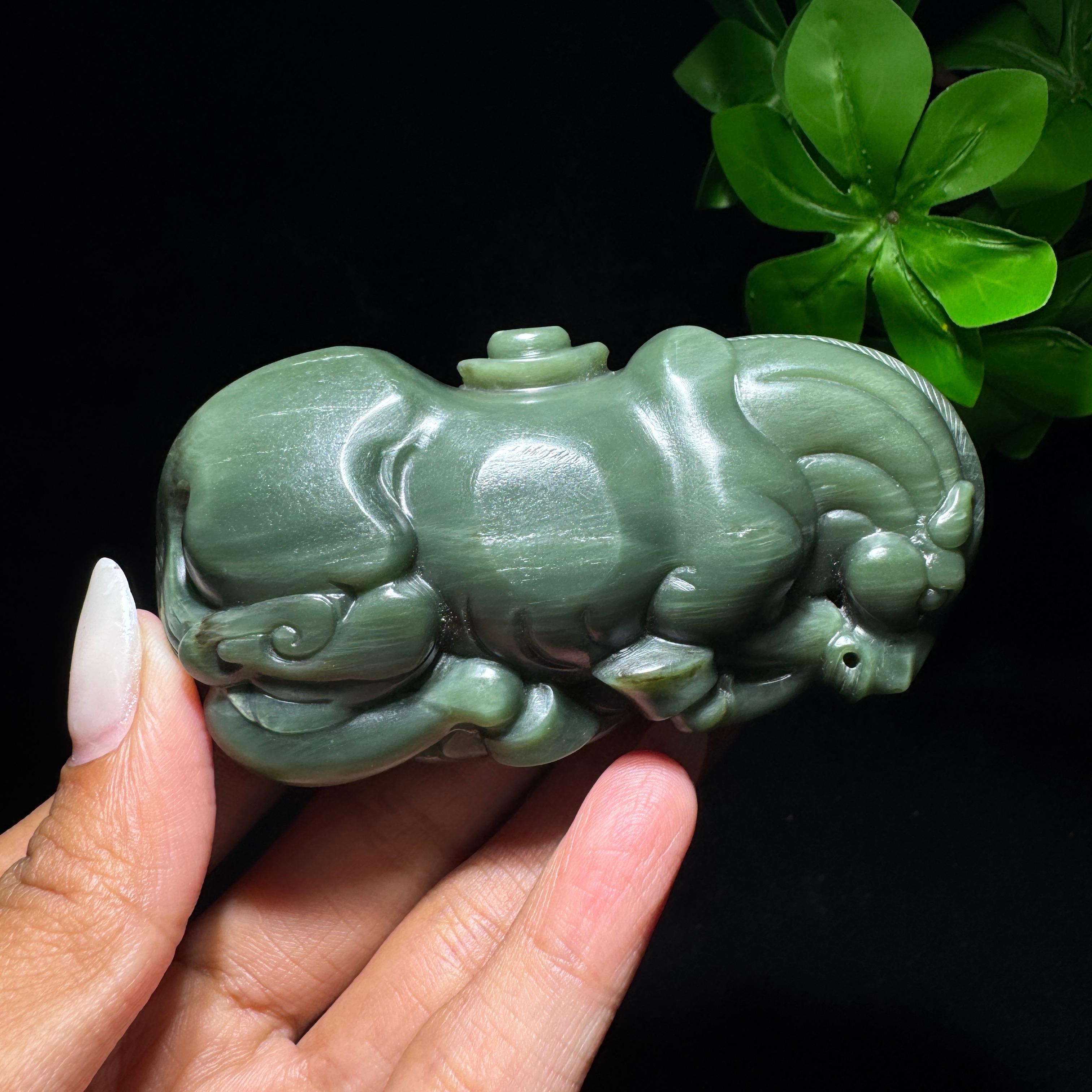 籽料雕件– 厚德载玉