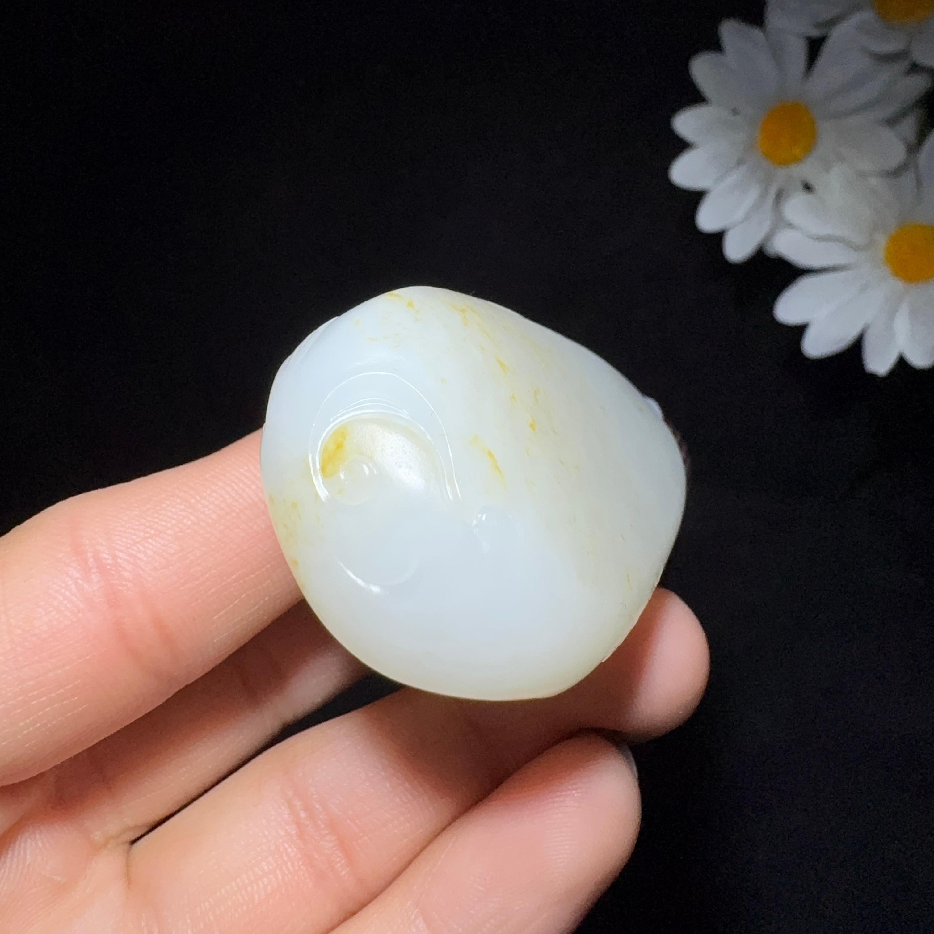 和田玉籽料羊脂白玉观音（69.7g）