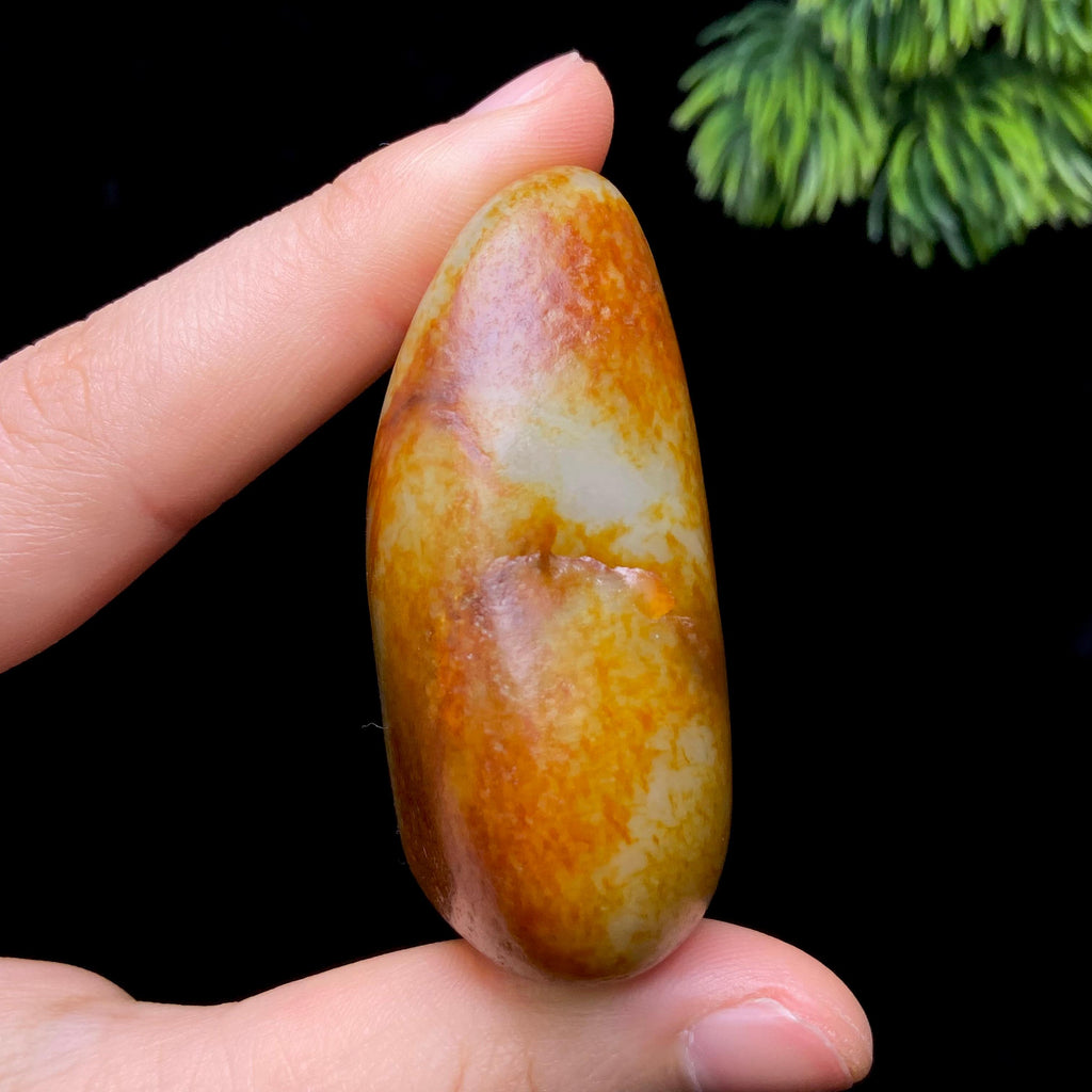 和田玉黄沁皮籽料把件（119.5g）
