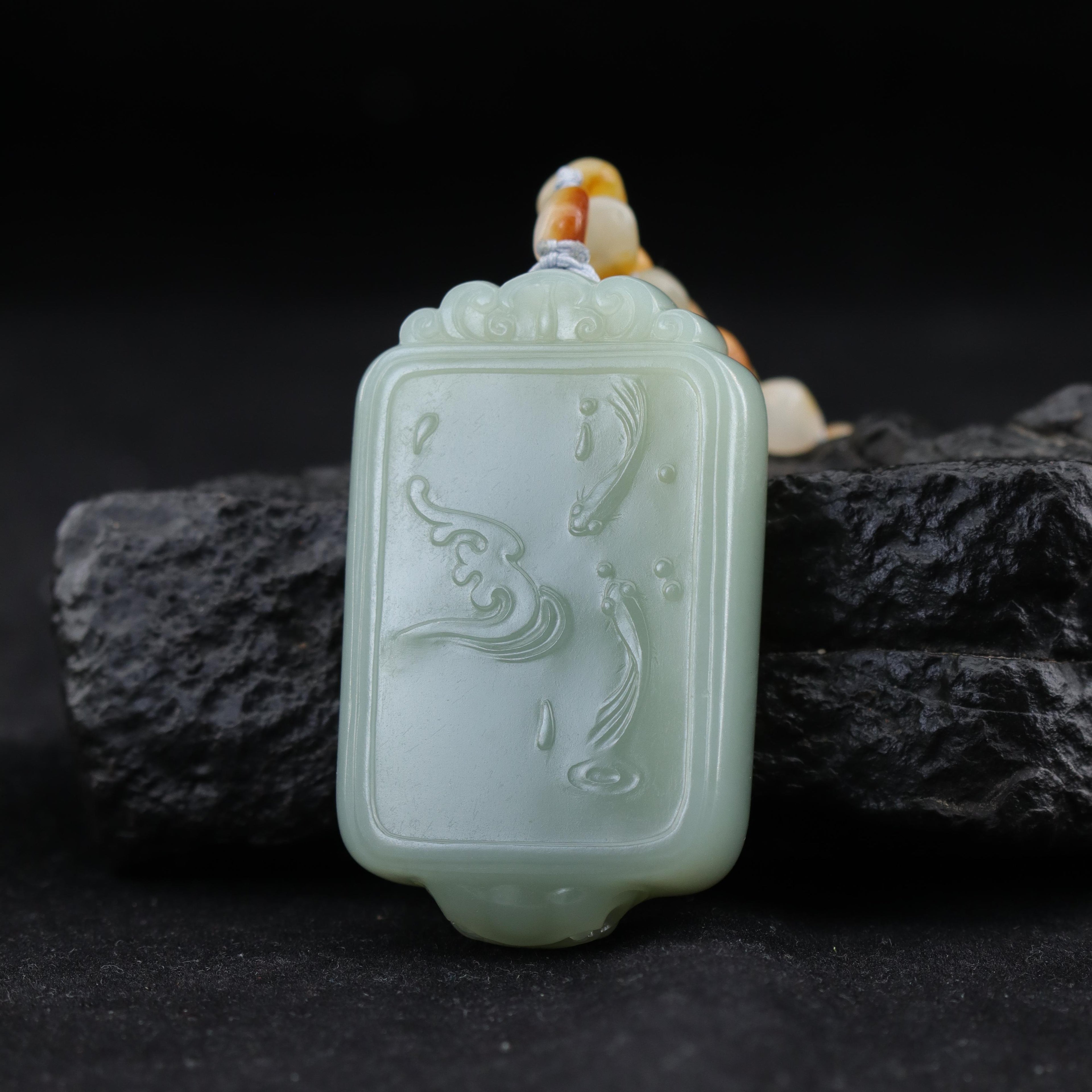 和田玉黄皮无事牌（66g）