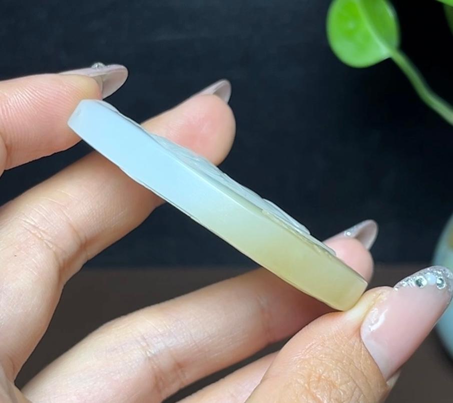 新疆和田玉且末料羊脂玉生肖马马到成功（37.3g）