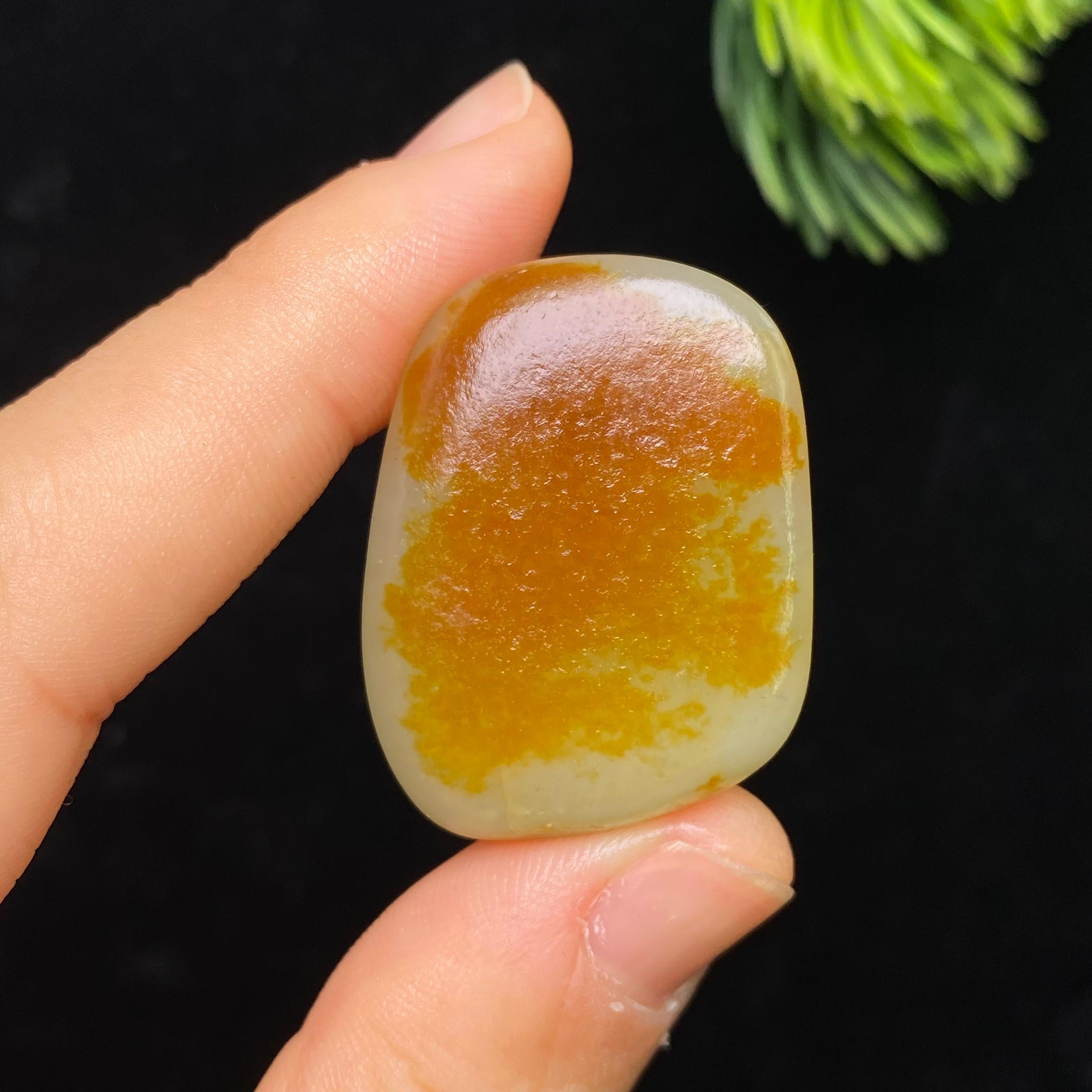 和田玉红皮籽料（15.8g）
