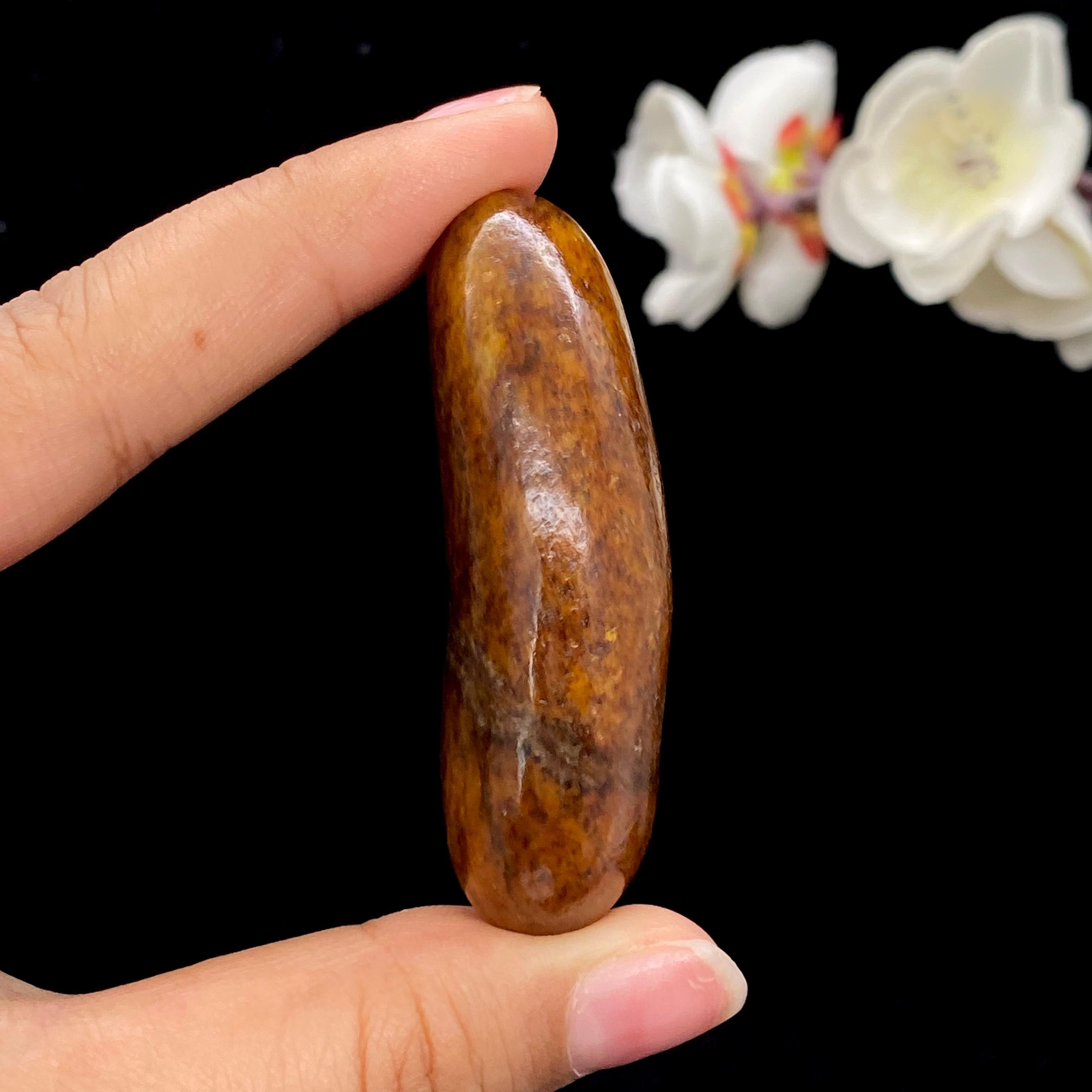和田玉黄沁皮籽料手把件（67.3g）