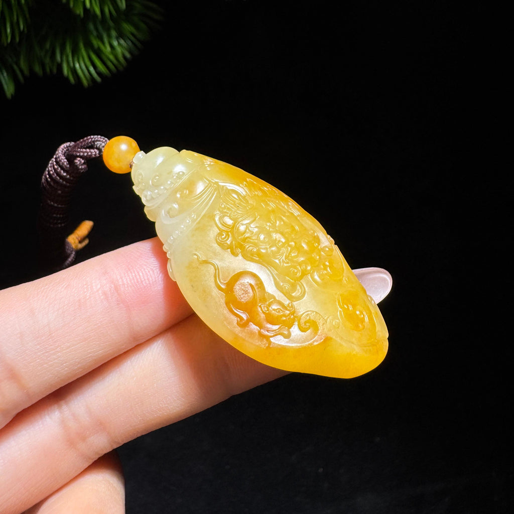 和田玉籽料黄财神（26.5g）