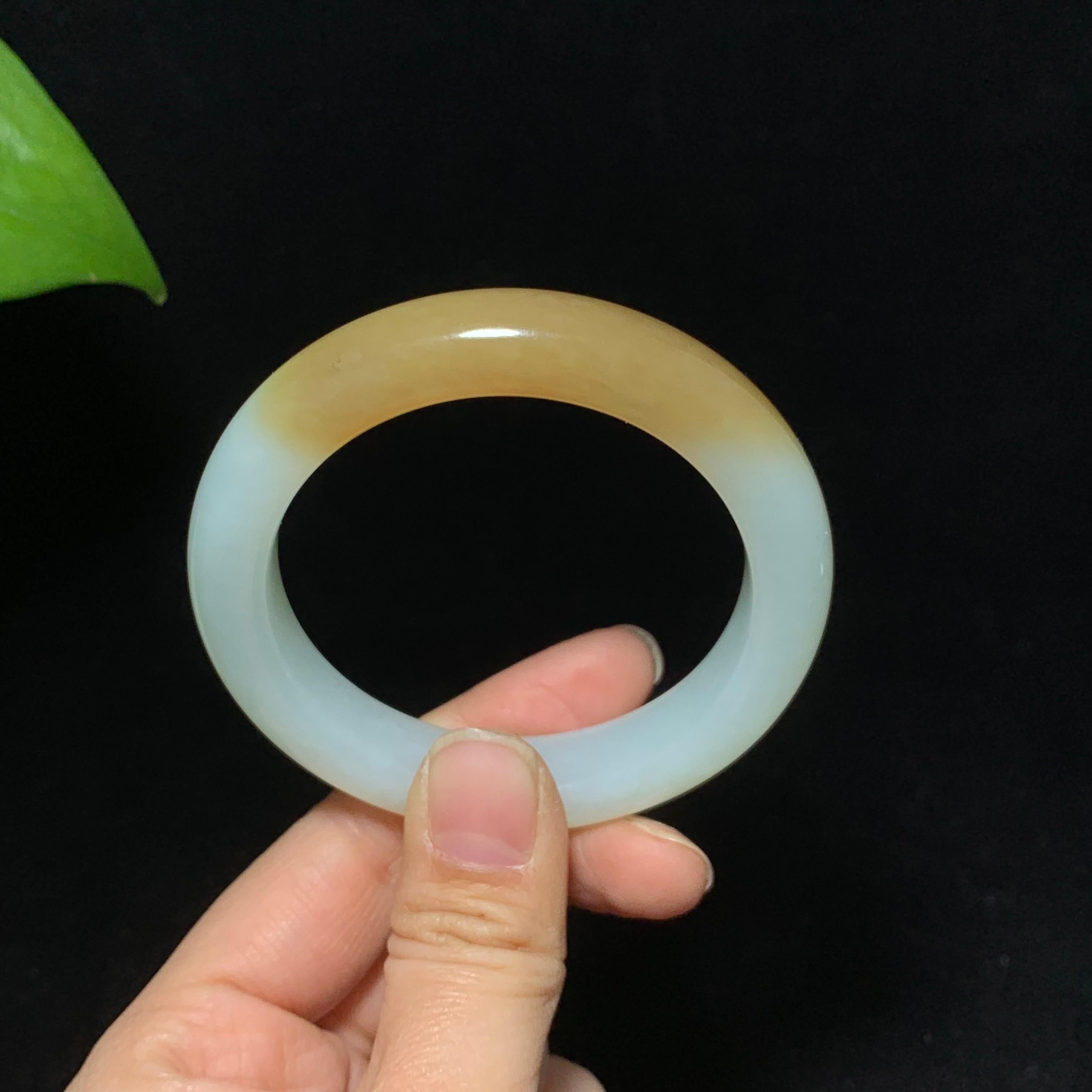 高品质新疆且末羊脂糖白玉手镯（56.6g）