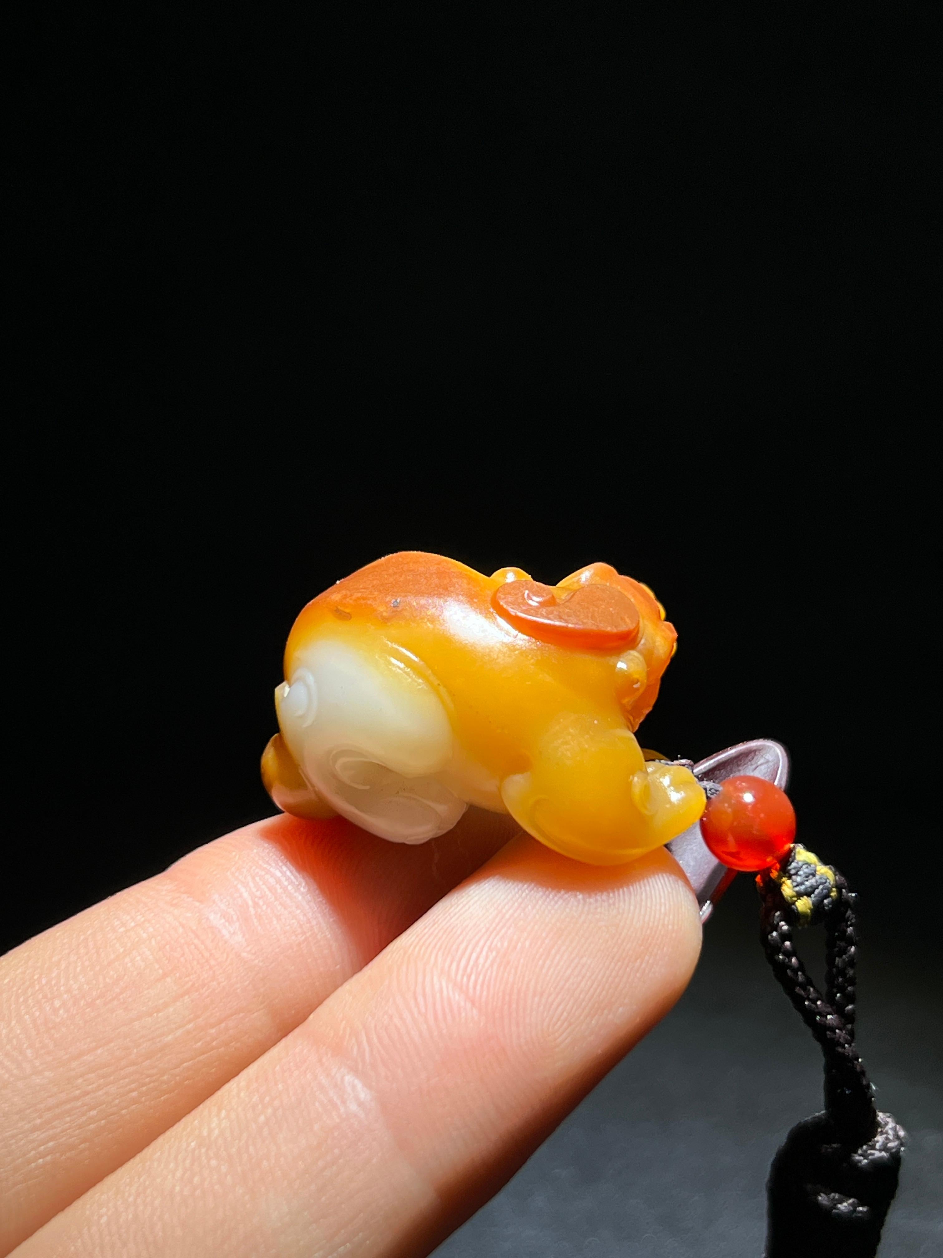 和田玉黄皮籽料貔貅（18.2g）