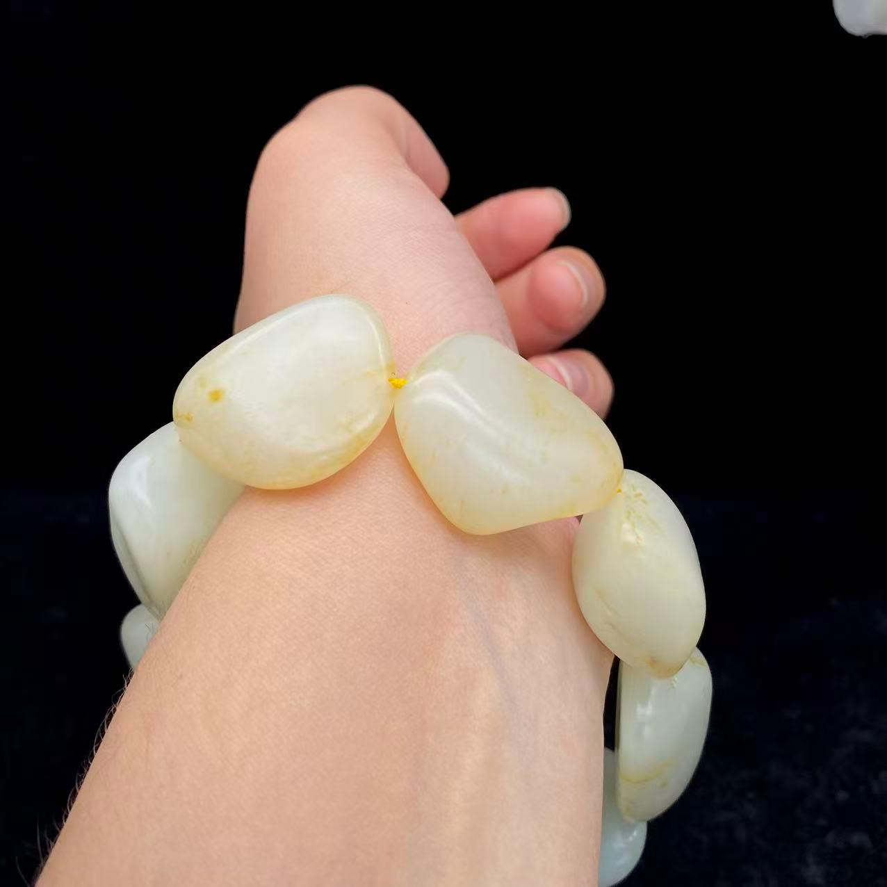 和田玉洒金皮【精品手串】（103.9g）