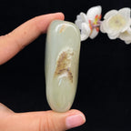 和田玉青白玉带翠籽料手把件（166.5g）