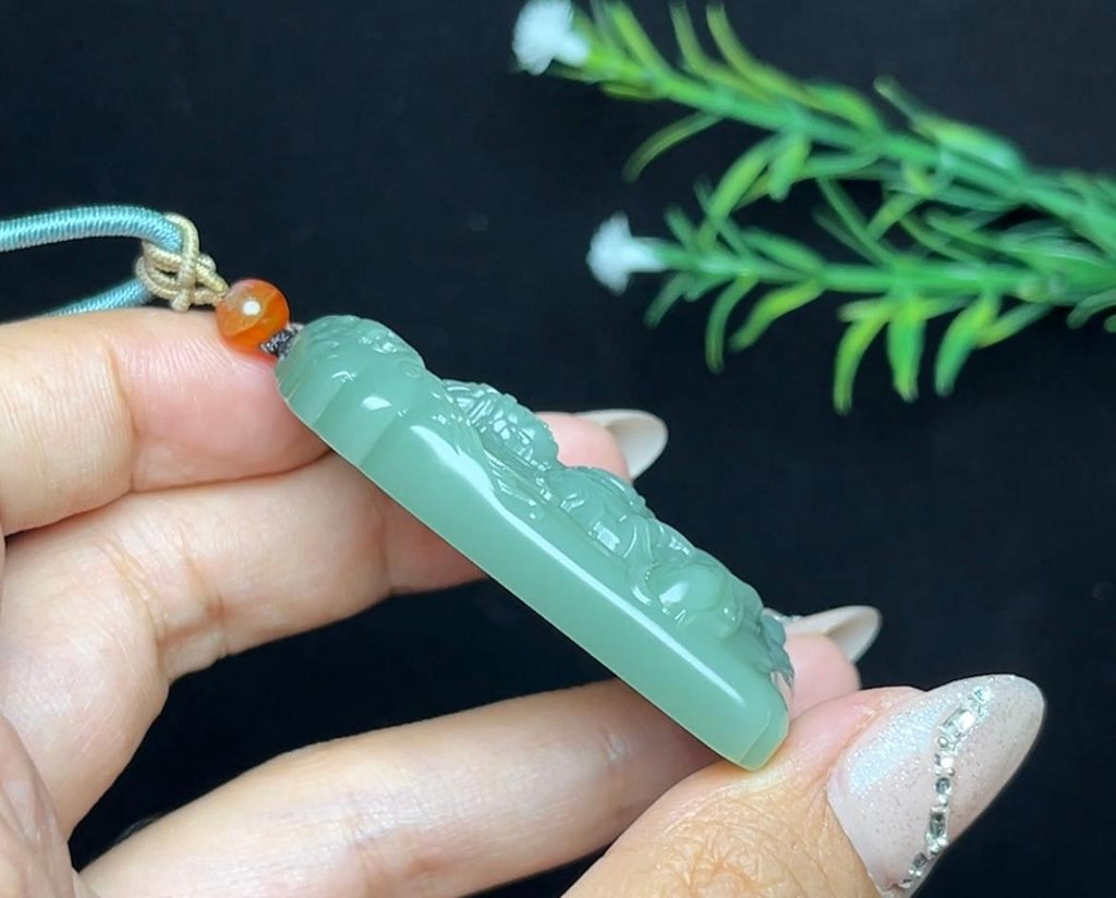 和田玉沙枣青大势至菩萨（32.8g）