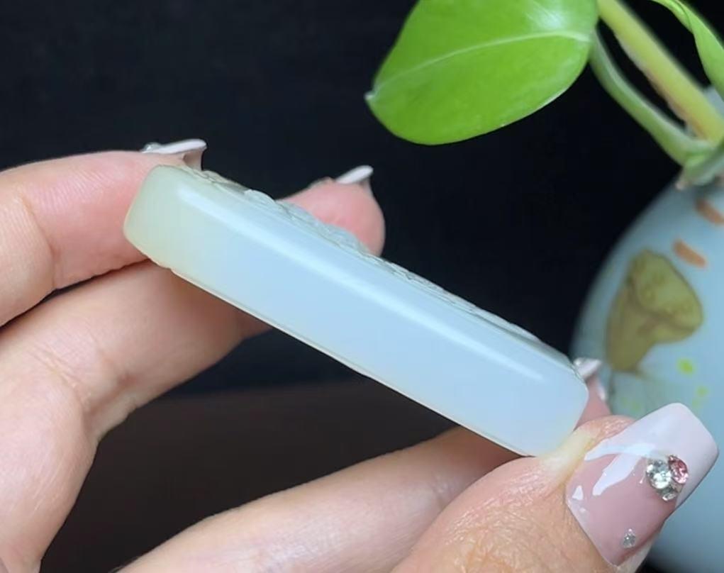 新疆和田玉且末糖羊脂玉龙牌（50.8g）