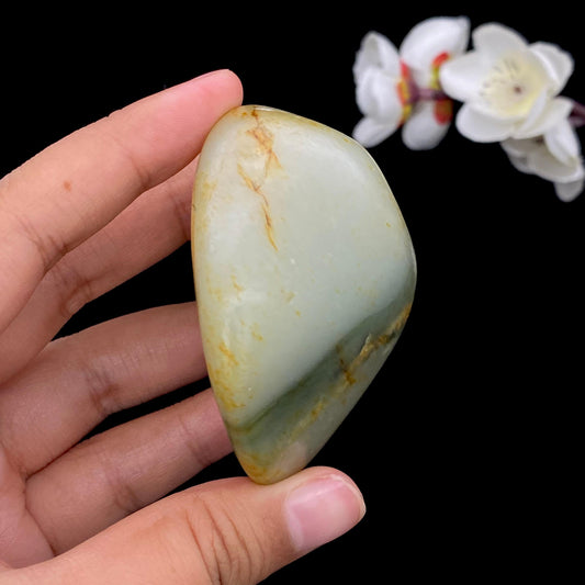 和田玉洒金皮带翠籽料手把件（137.5g）