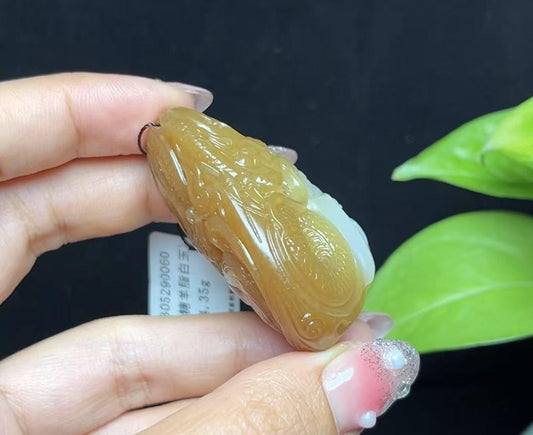 新疆和田玉且末糖羊脂玉龙凤挂件（54.2g）
