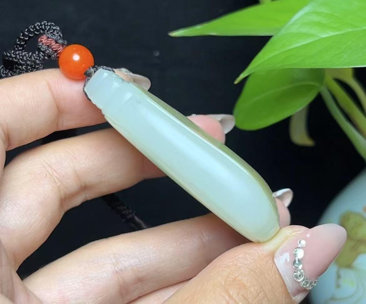 新疆和田玉籽料平安无事牌（54.2g）