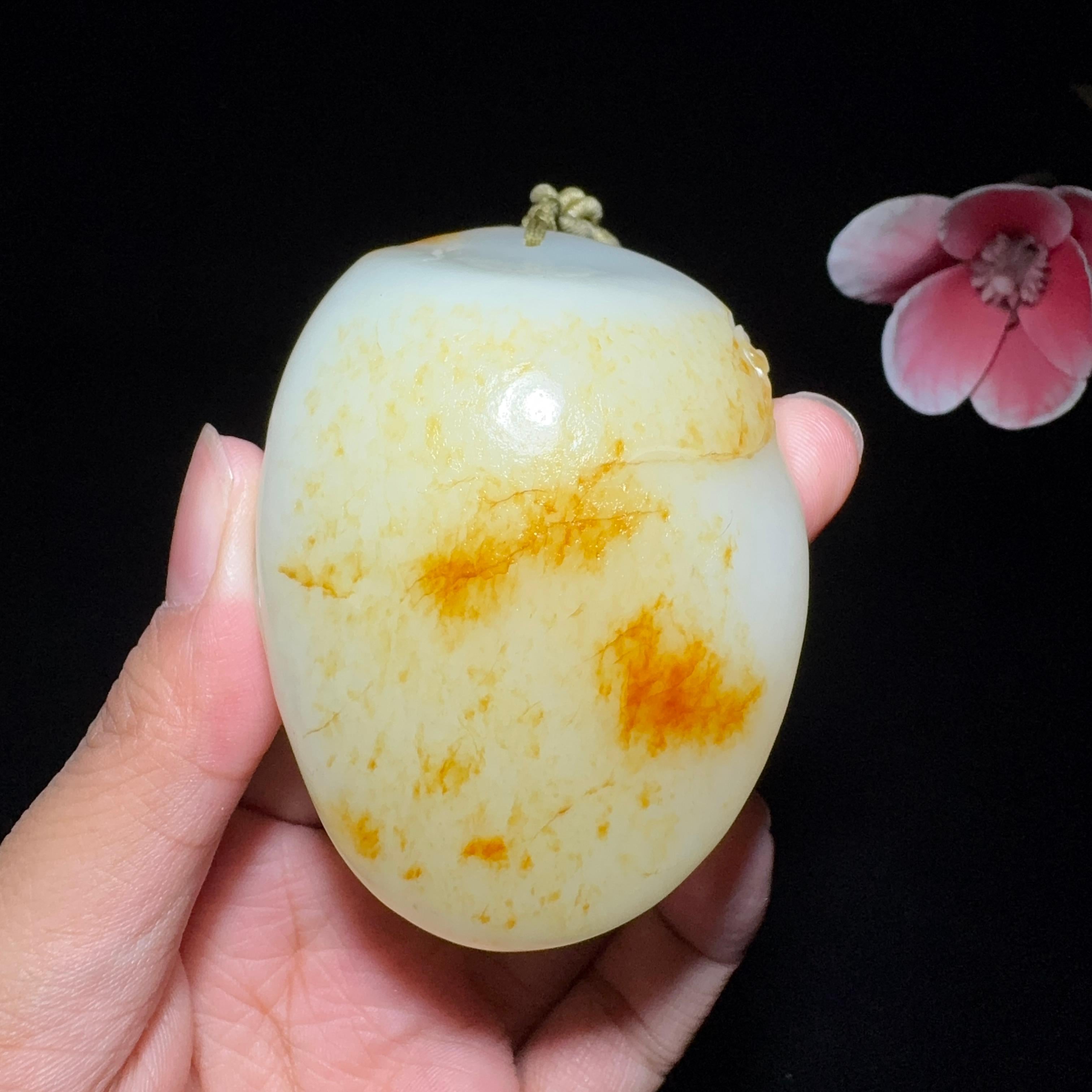 和田玉籽料雄鸡手把件（141.3g）