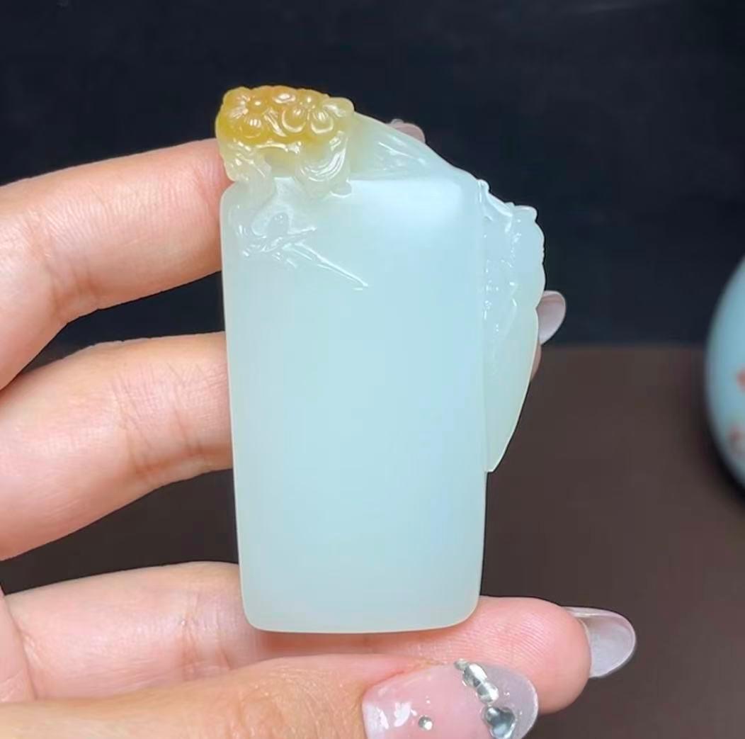 新疆和田玉且末糖一鸣惊人金蝉平安无事牌（55.0g）