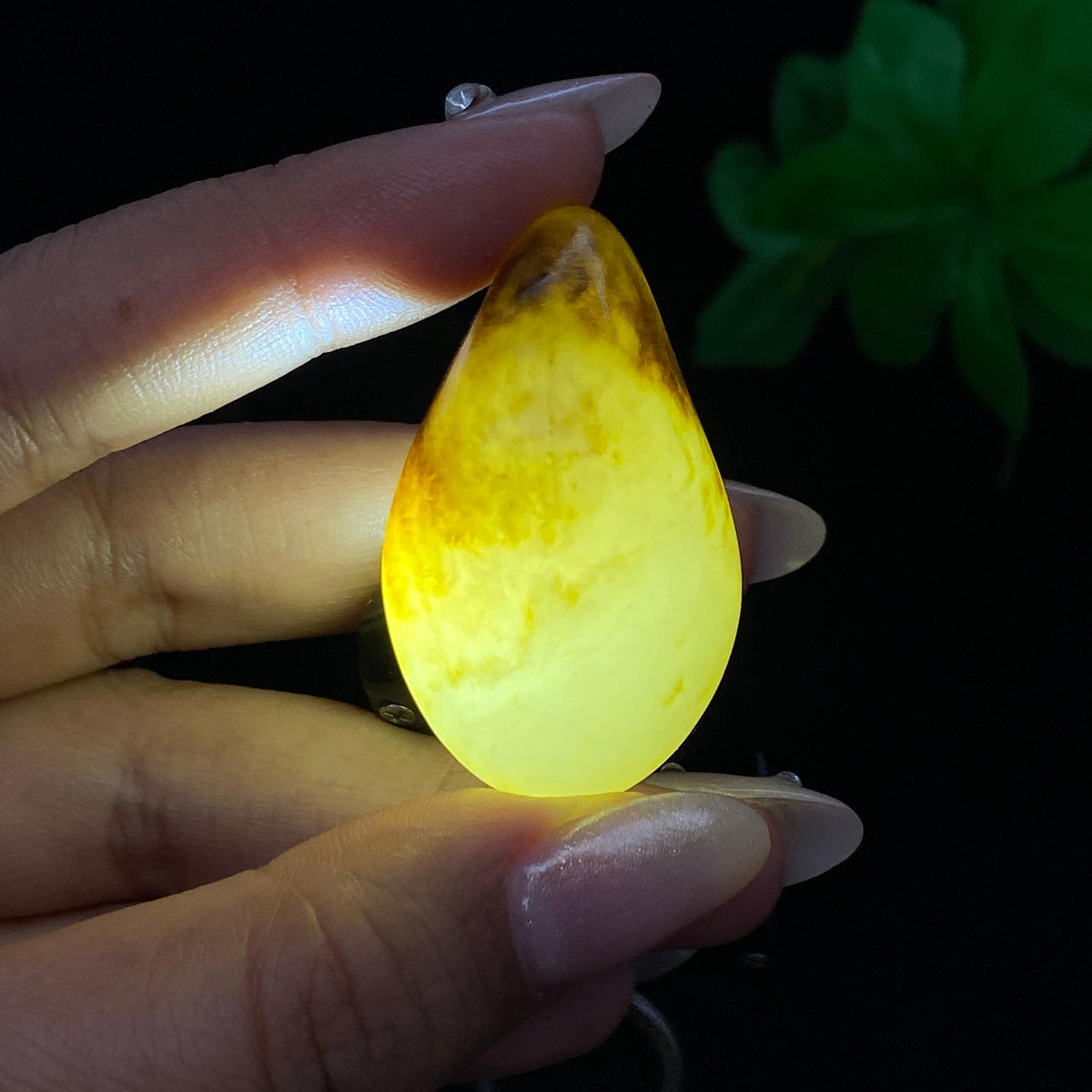 和田玉秋梨皮籽料挂件（22.6g）
