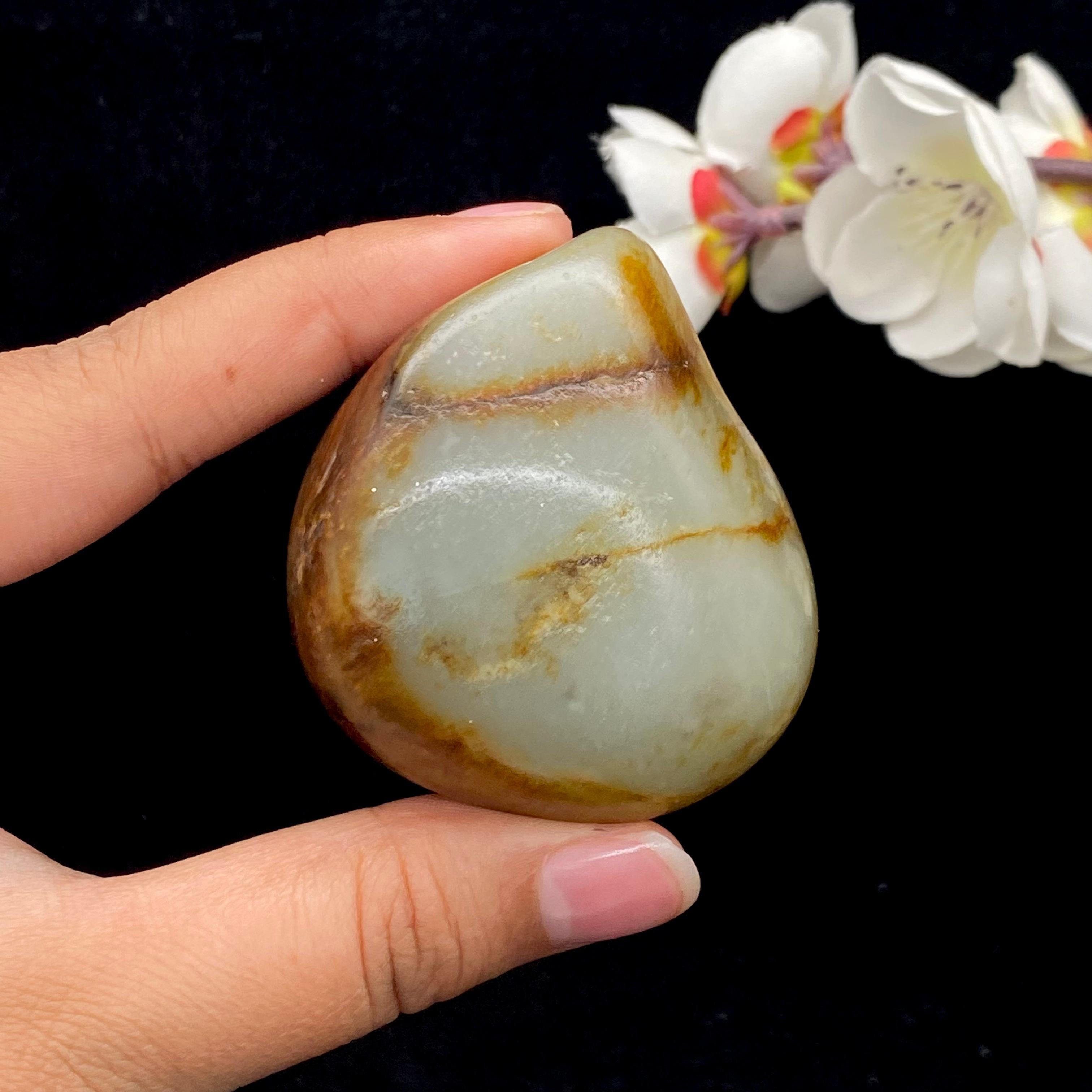 和田玉聚红皮籽料手把件（121.1g）