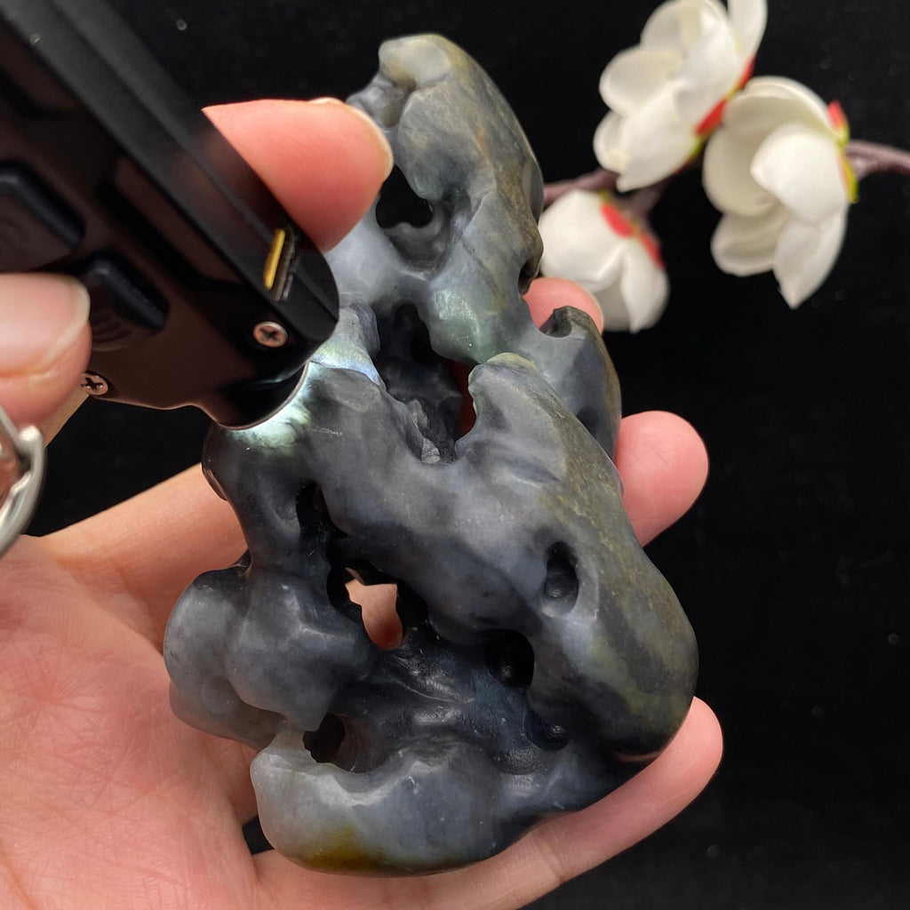 和田玉-青花籽料【镂空太湖石】手把件（140.5g）