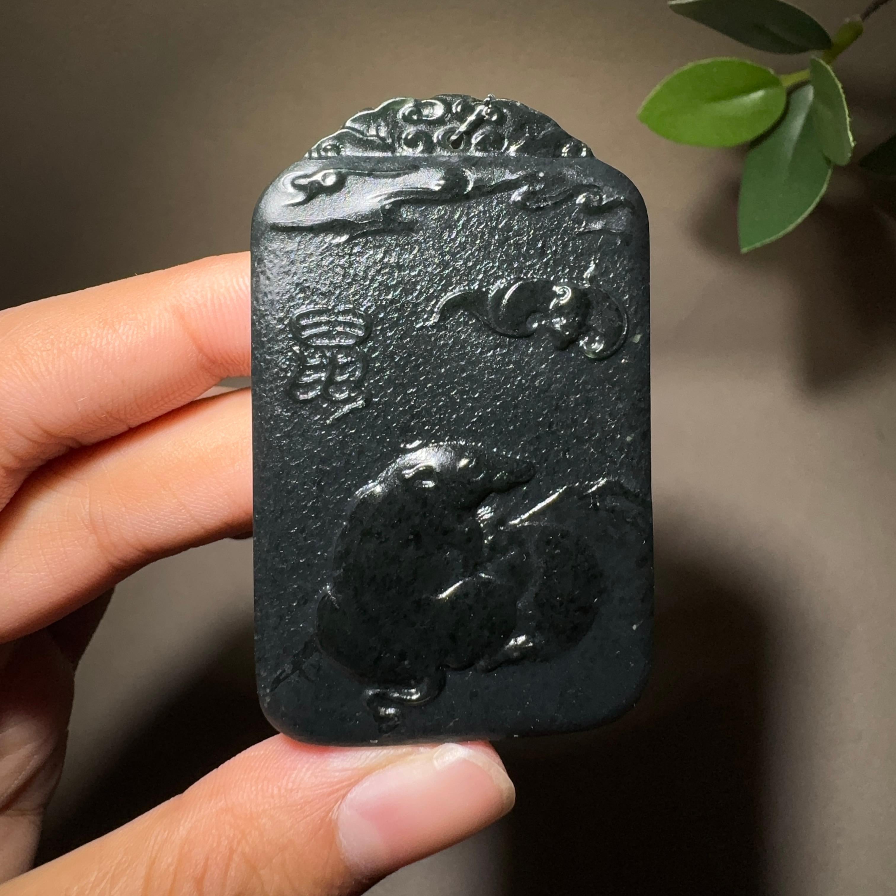 【超值推荐】和田玉黑青属鼠守护神（49.8g）